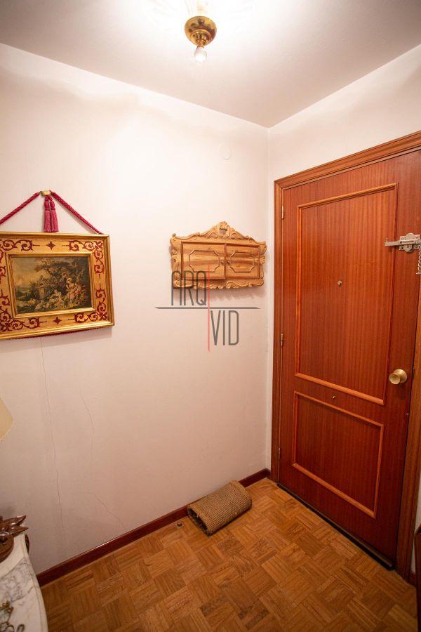 For sale of apartment in León
