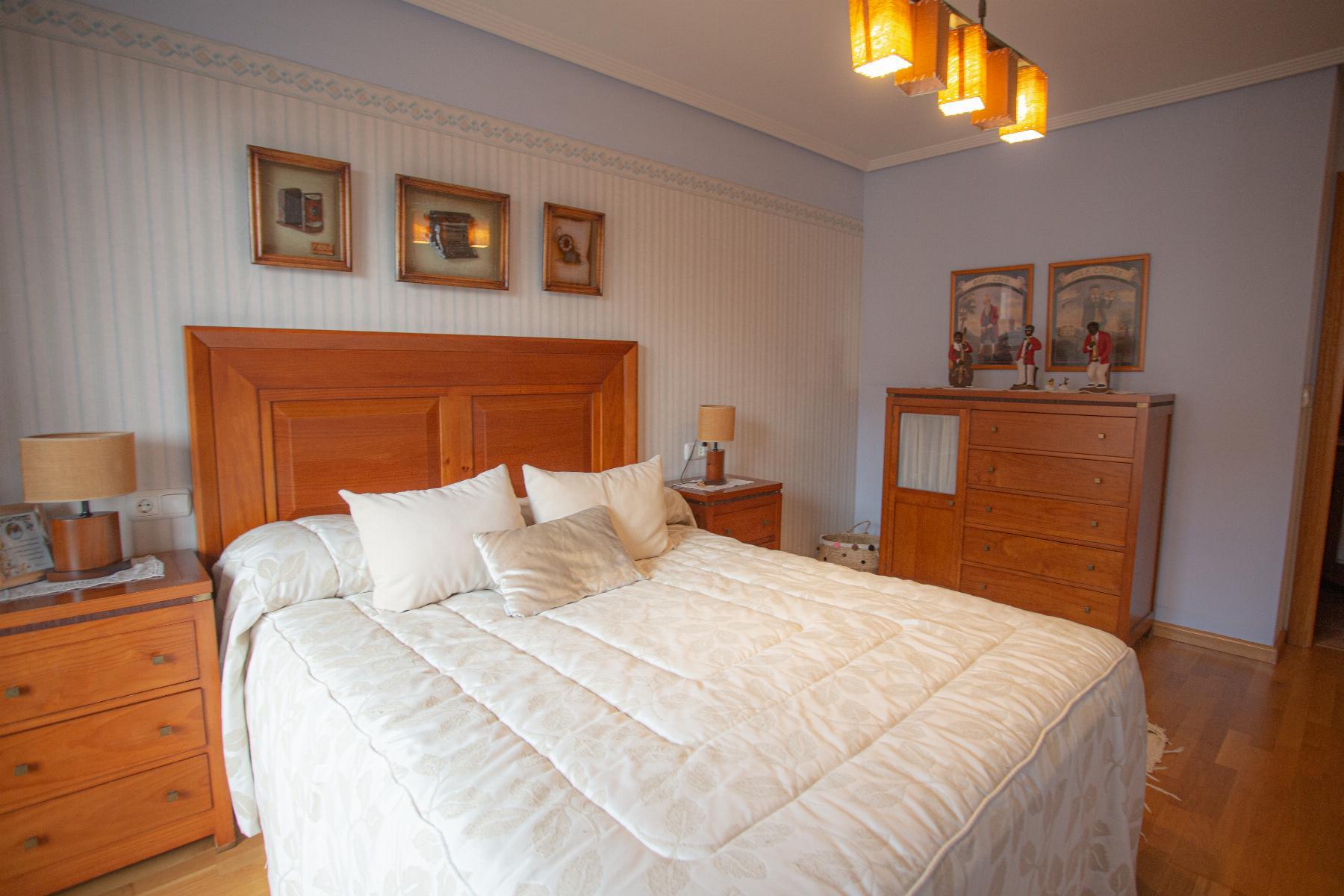 For sale of flat in León