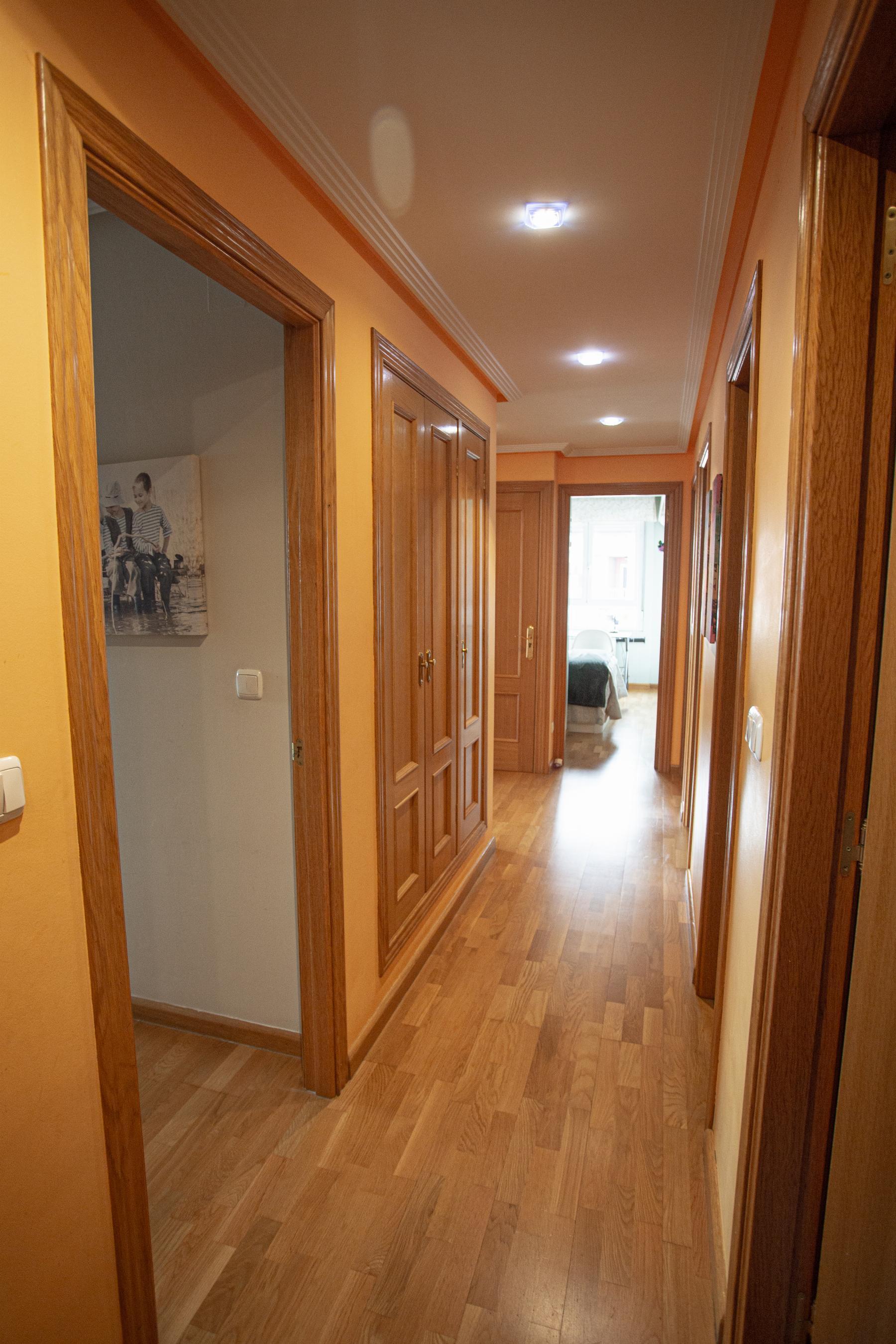 For sale of flat in León