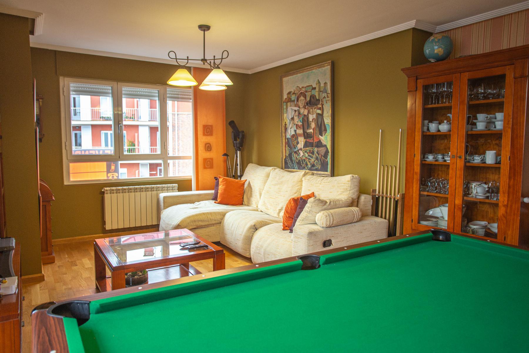 For sale of flat in León