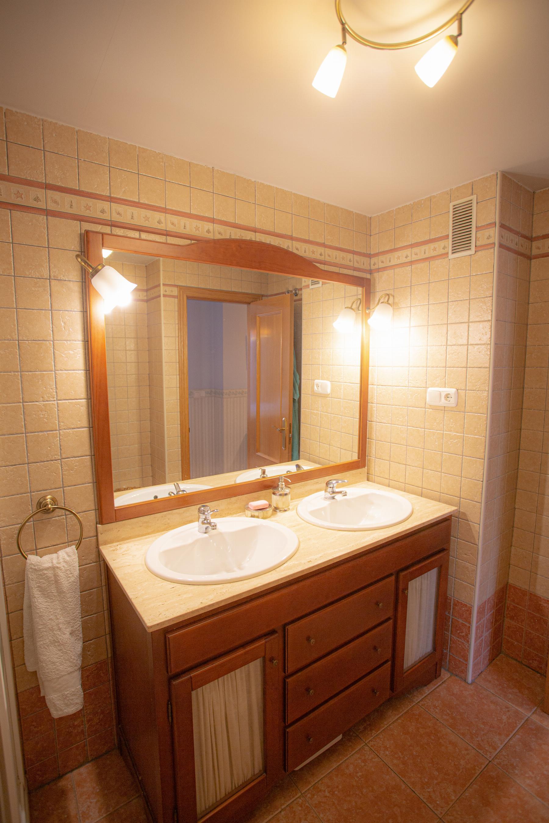 For sale of flat in León