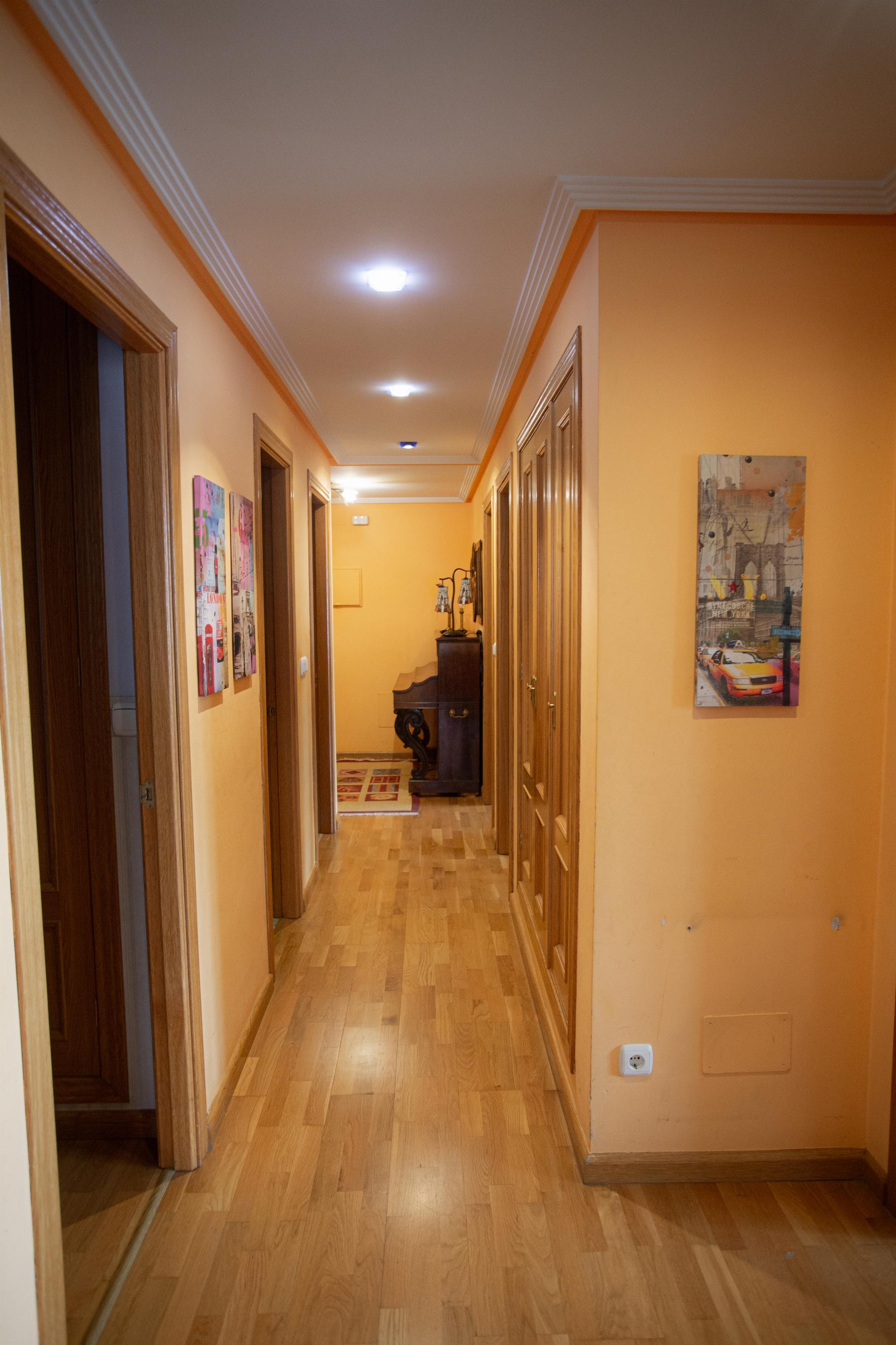 For sale of flat in León