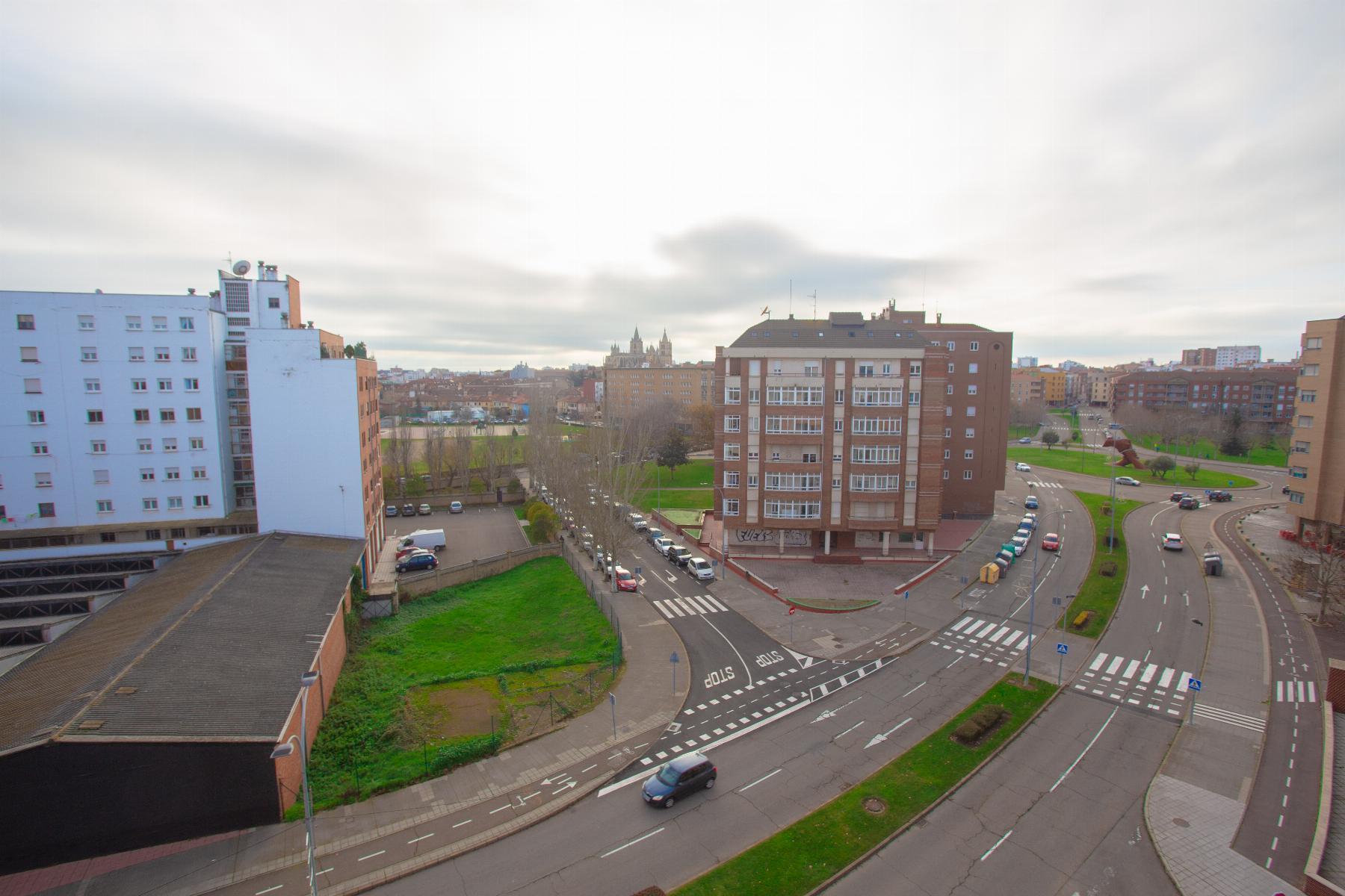 For sale of flat in León