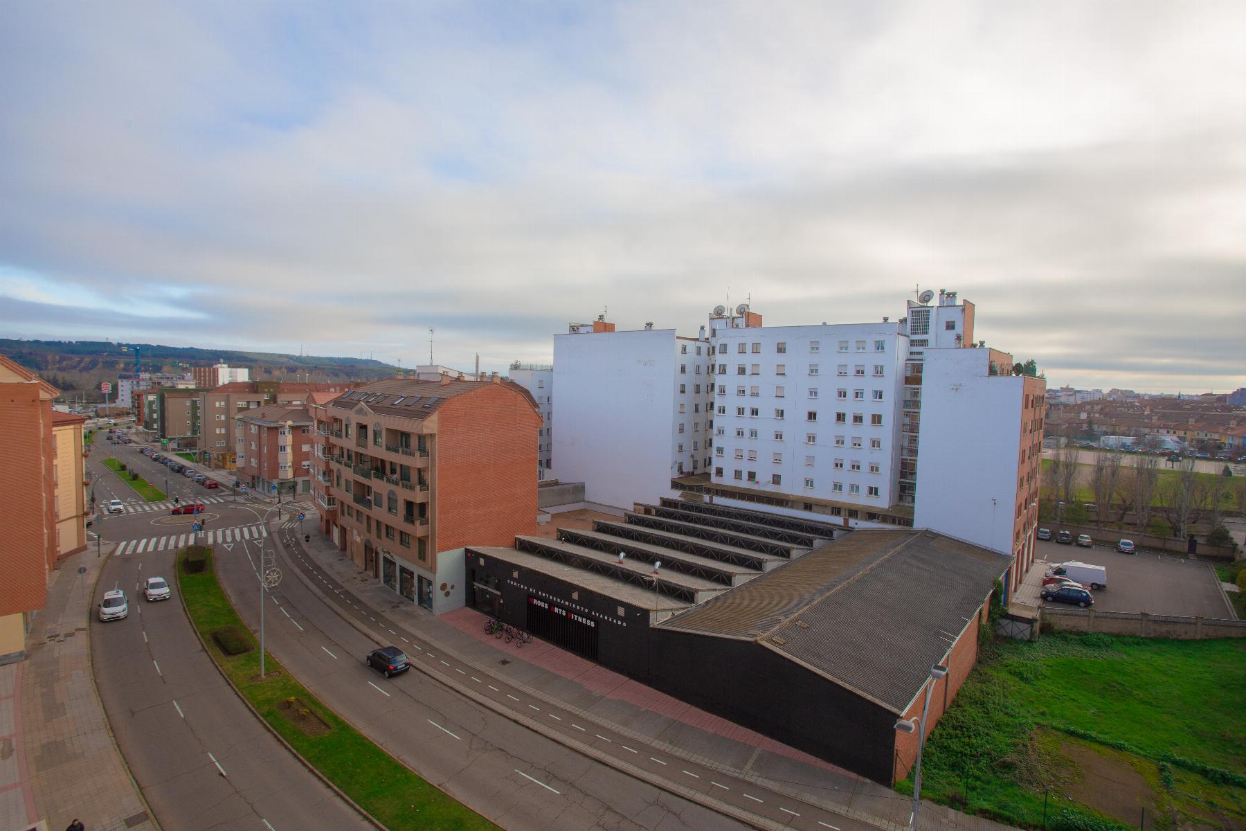 For sale of flat in León