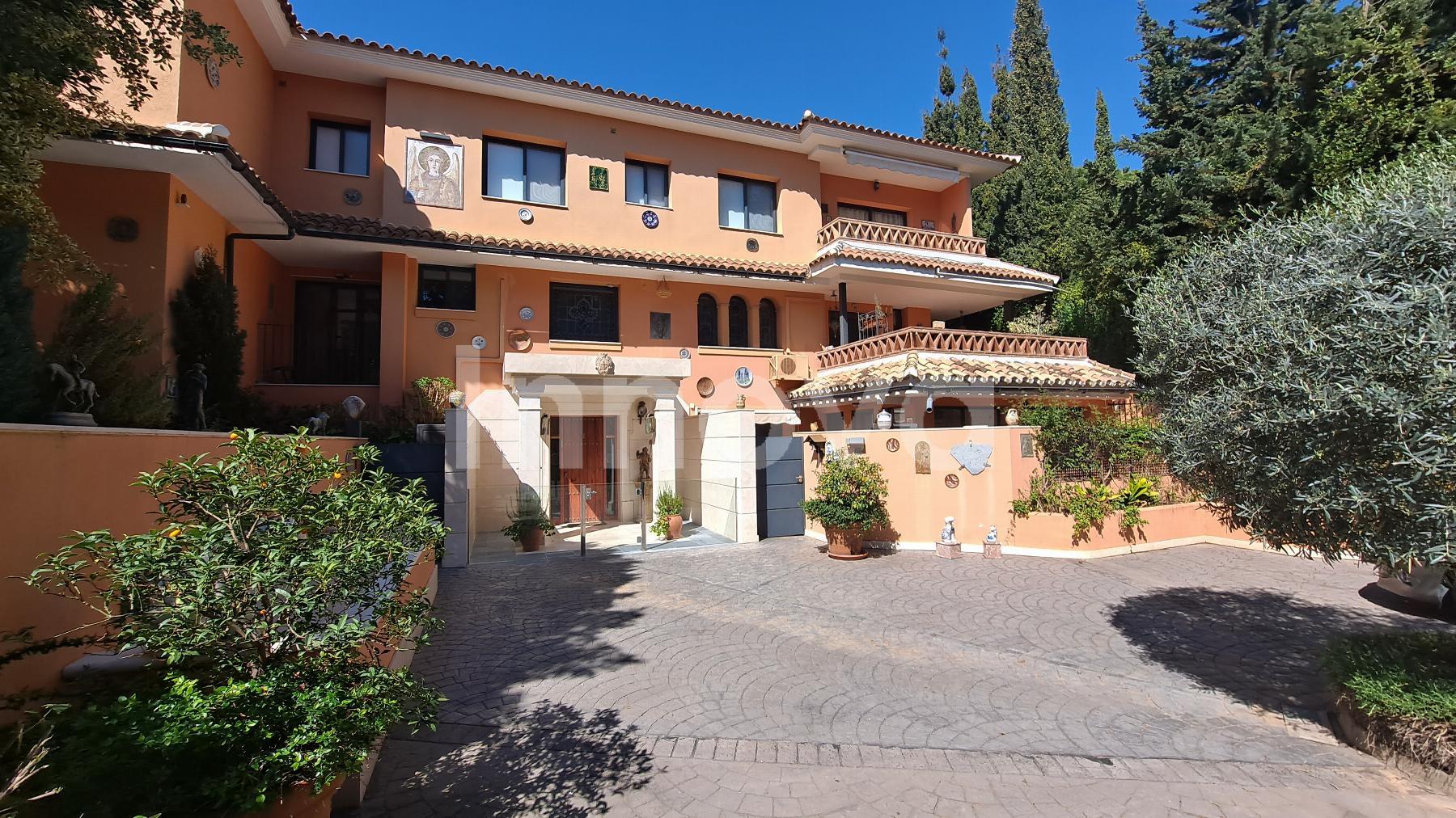 For sale of chalet in Benalmádena Costa