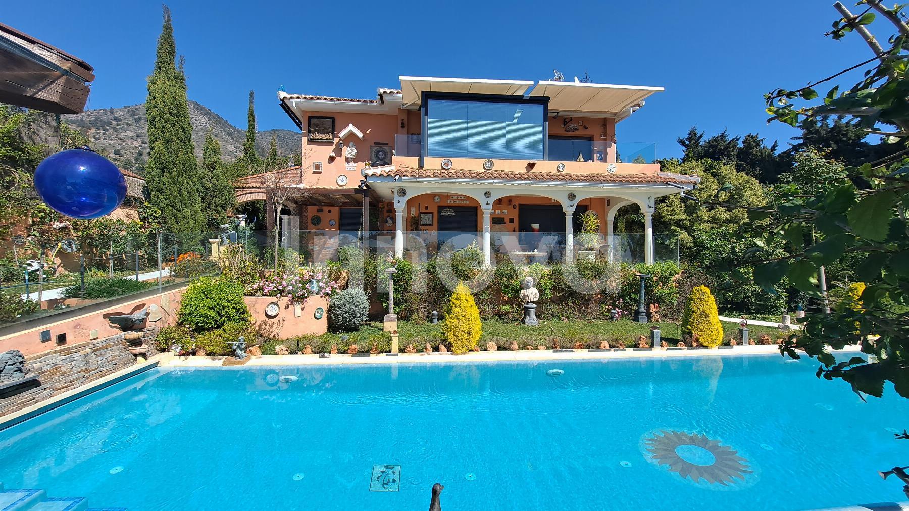 For sale of chalet in Benalmádena