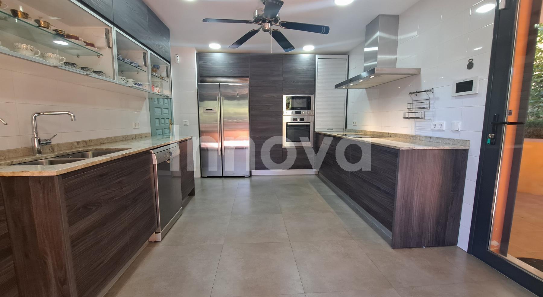 For sale of chalet in Benalmádena