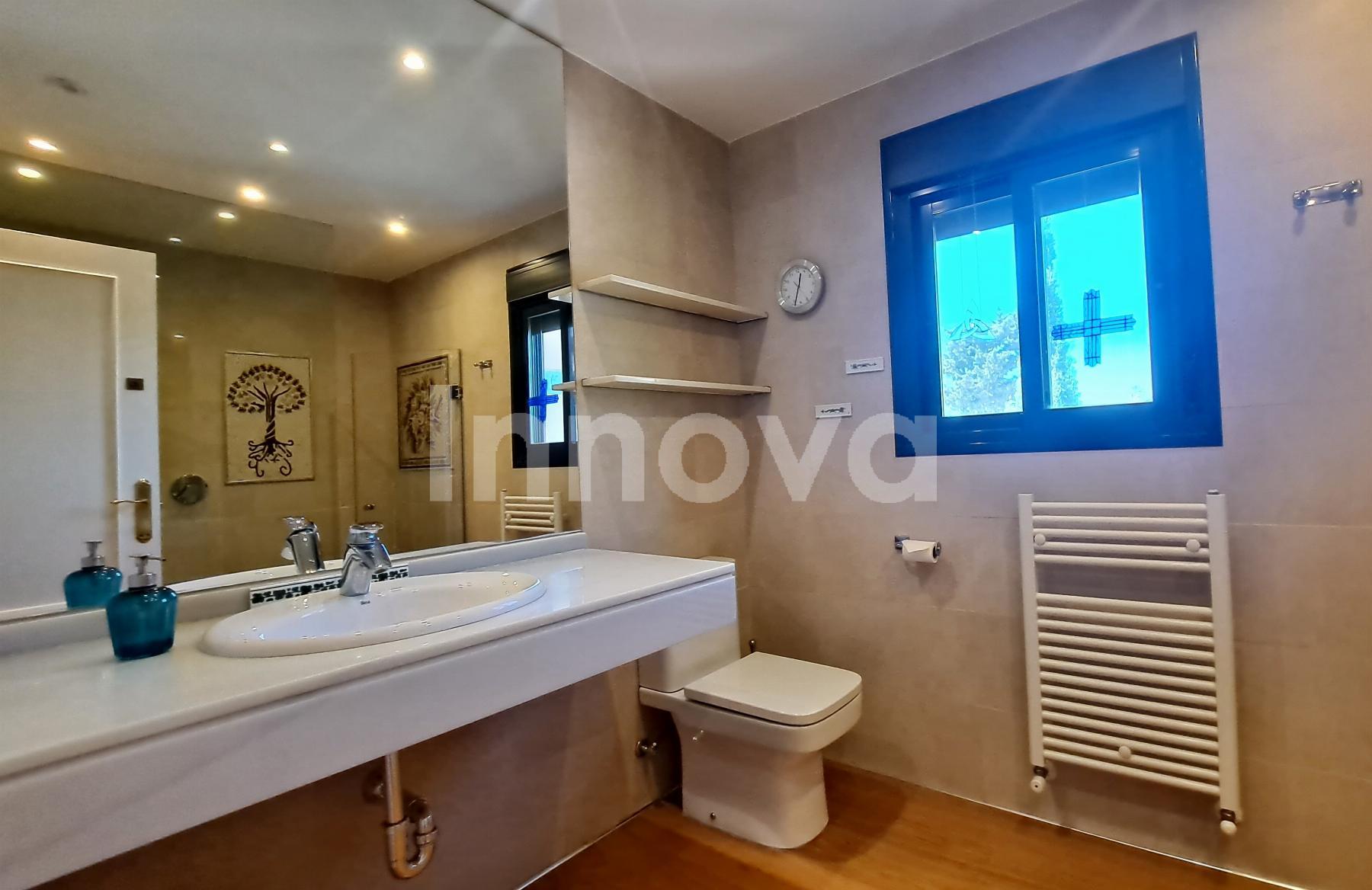 For sale of chalet in Benalmádena