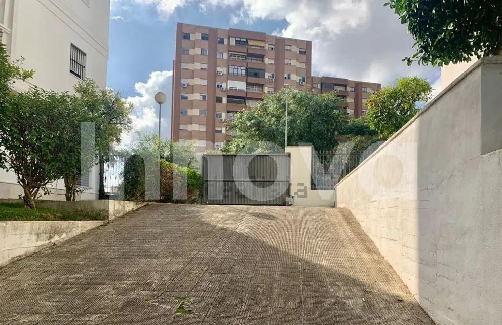 For sale of garage in Jerez de la Frontera