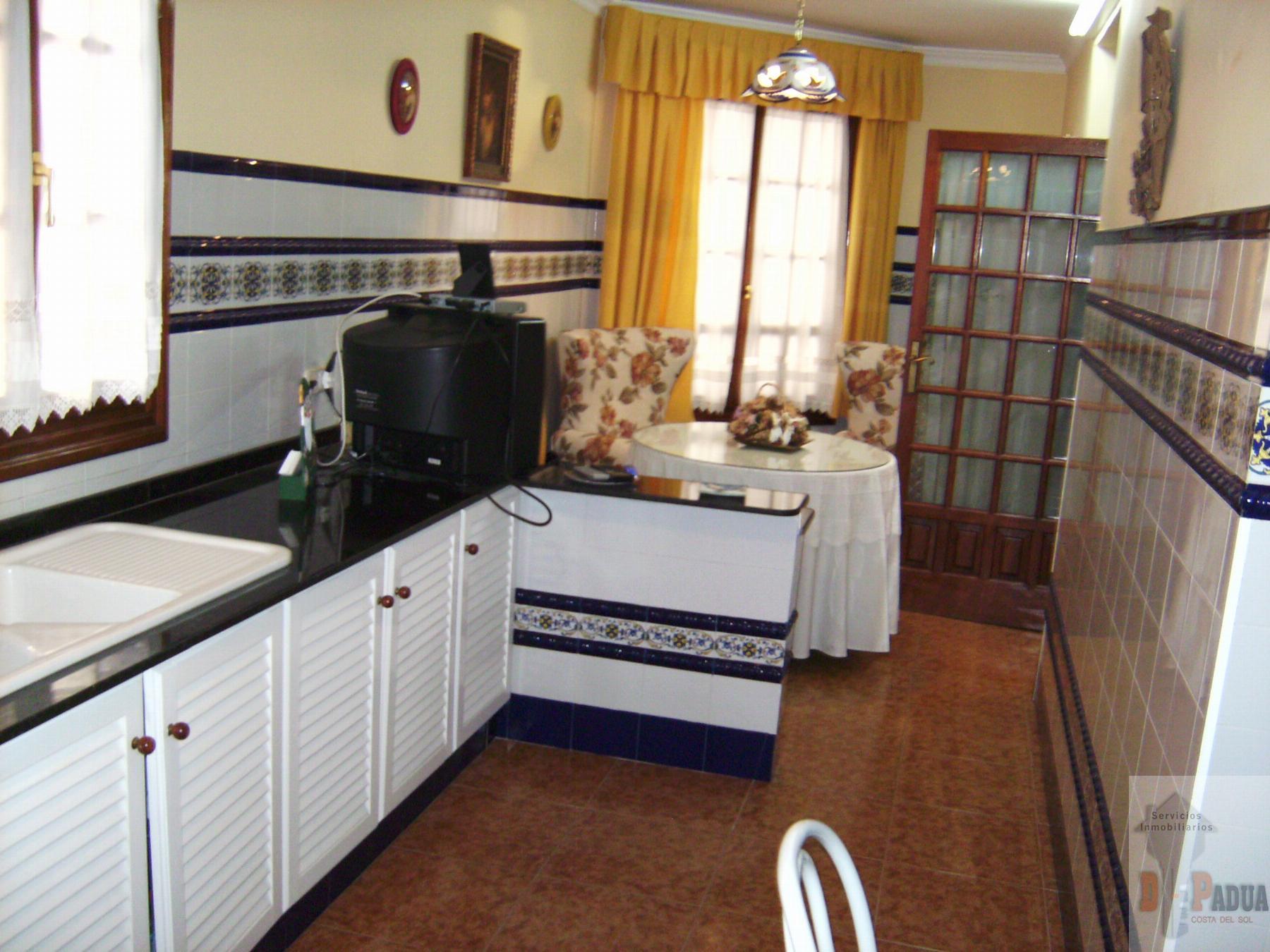 For sale of house in Campillos