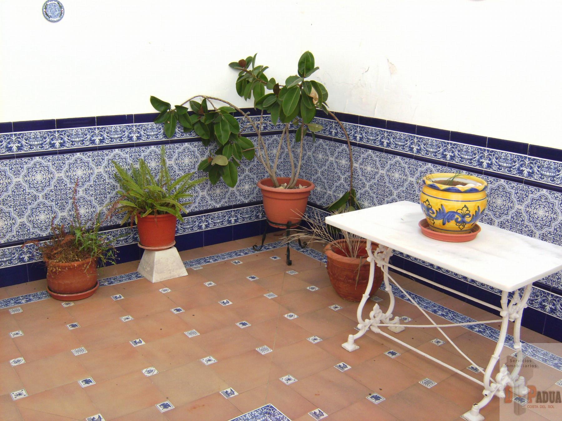 For sale of house in Campillos