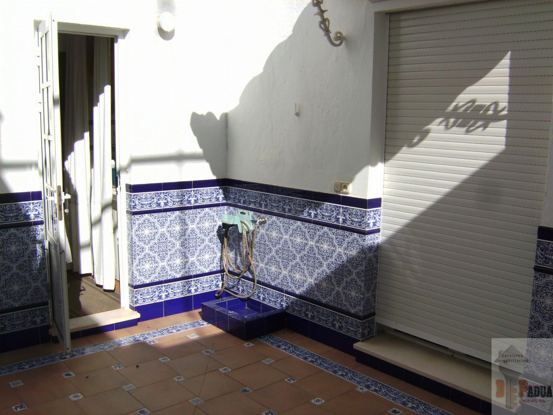 For sale of house in Campillos