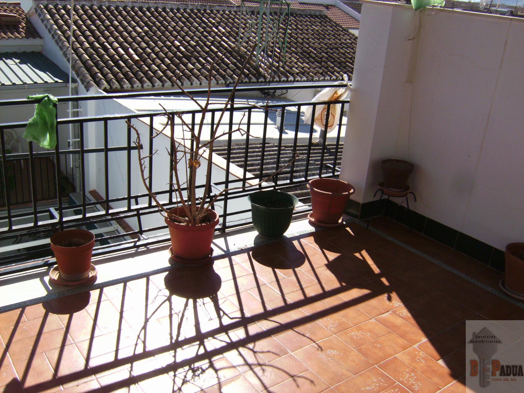 For sale of house in Campillos