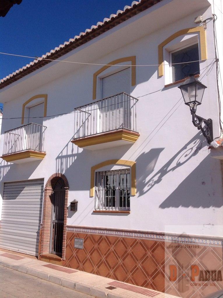 For sale of house in Vélez-Málaga