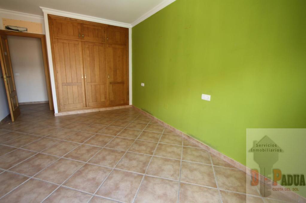 For sale of house in Vélez-Málaga