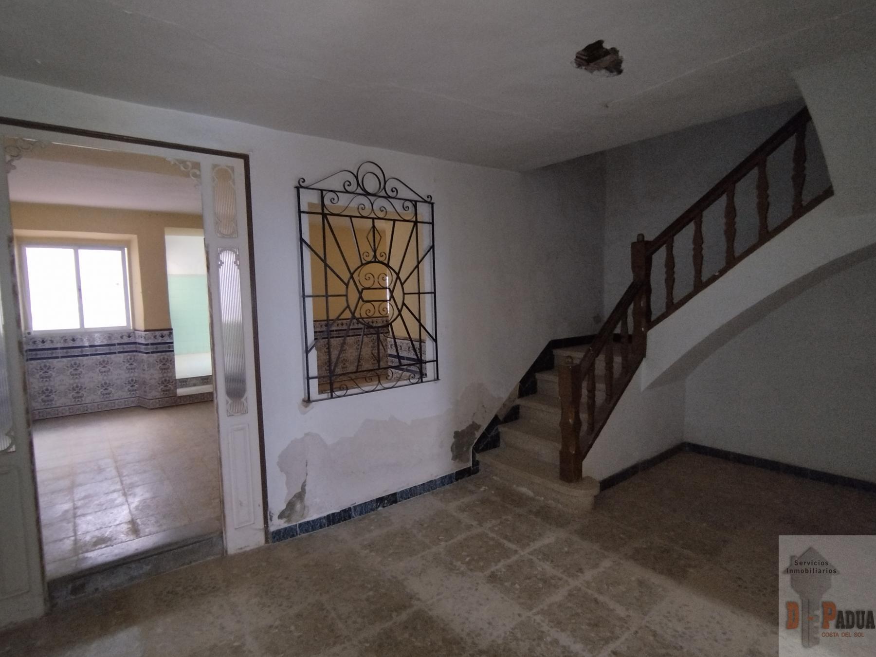 For sale of house in Campillos