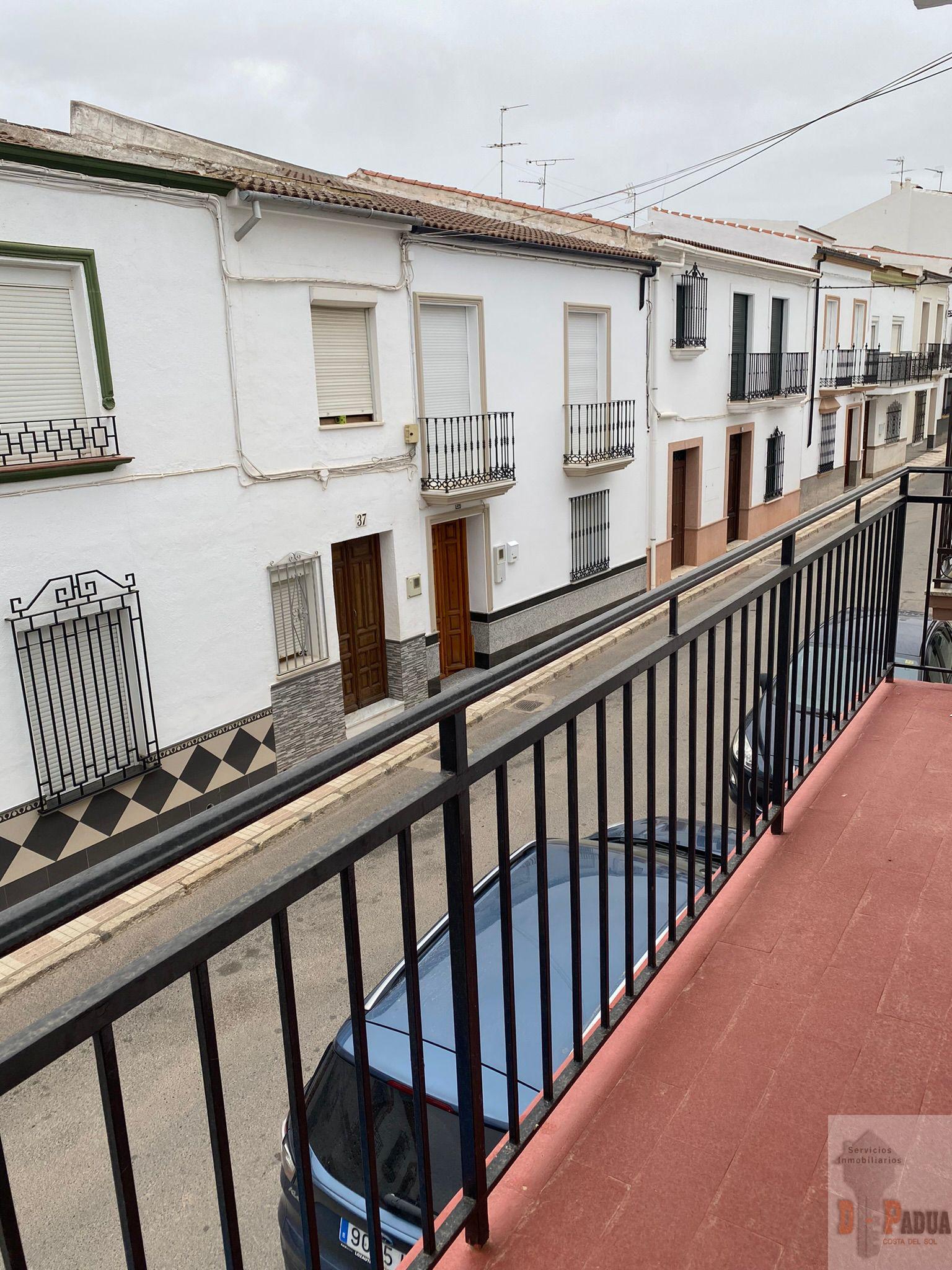 For sale of flat in Campillos