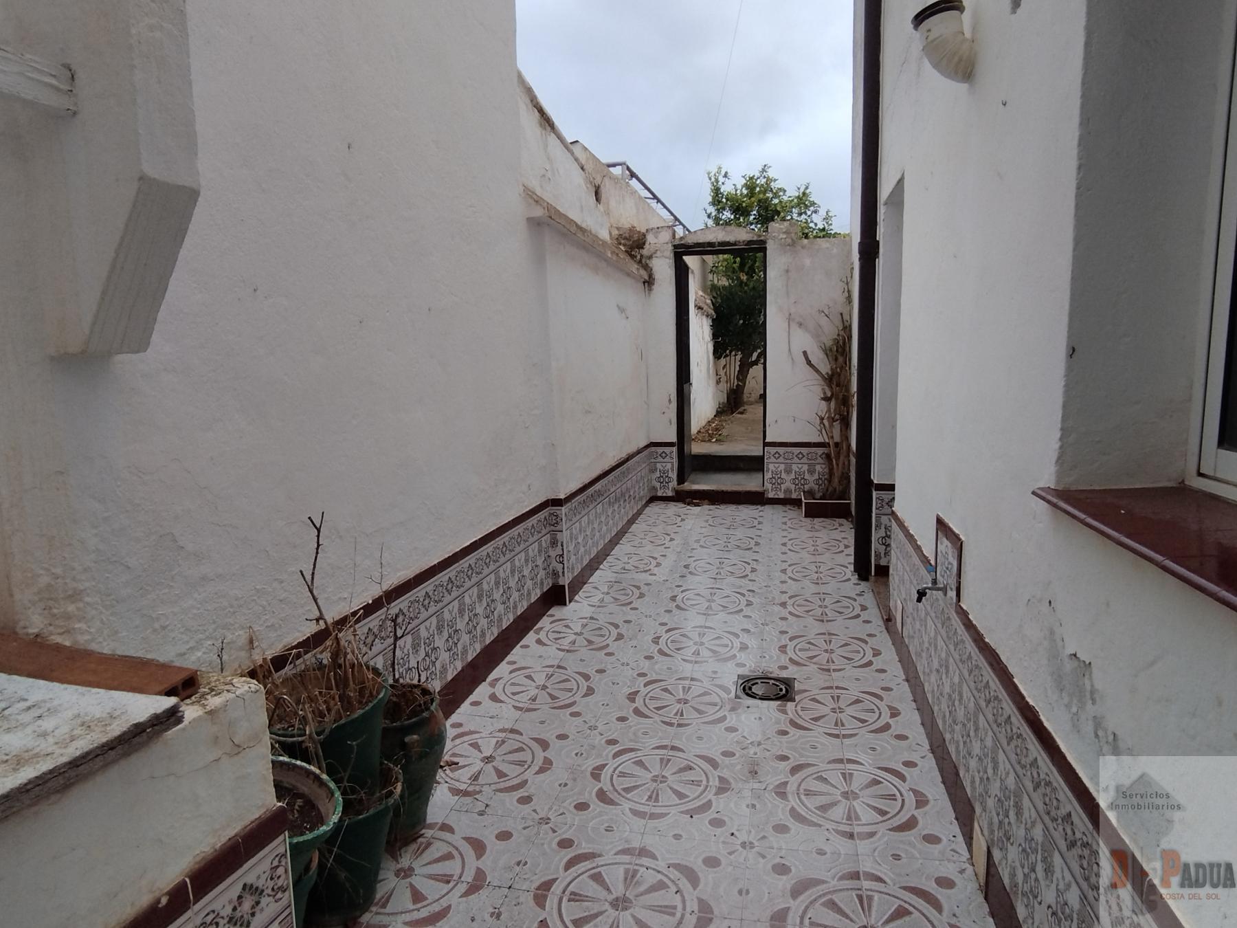 For sale of house in Campillos