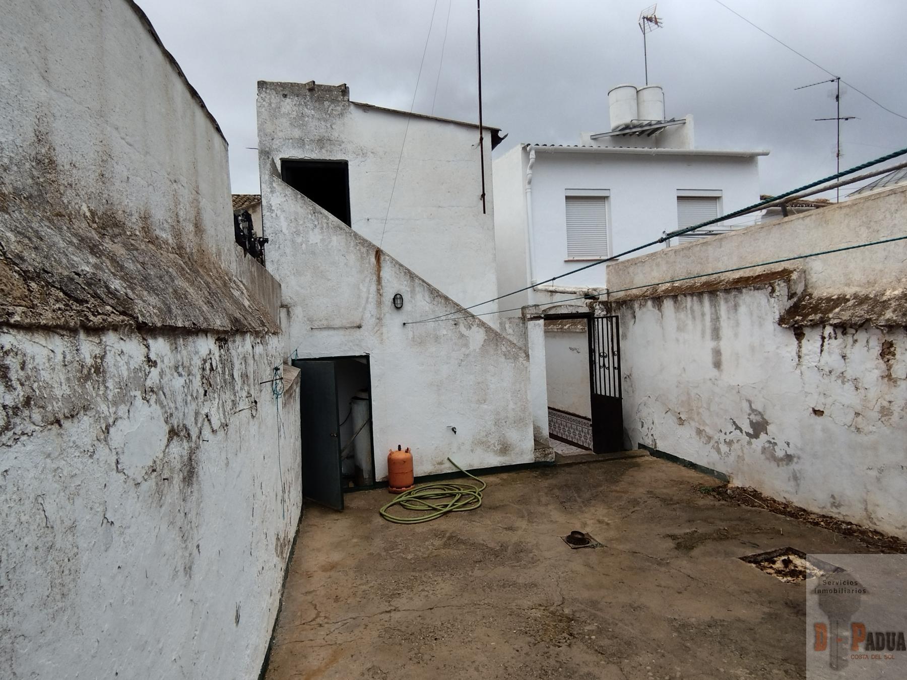 For sale of house in Campillos
