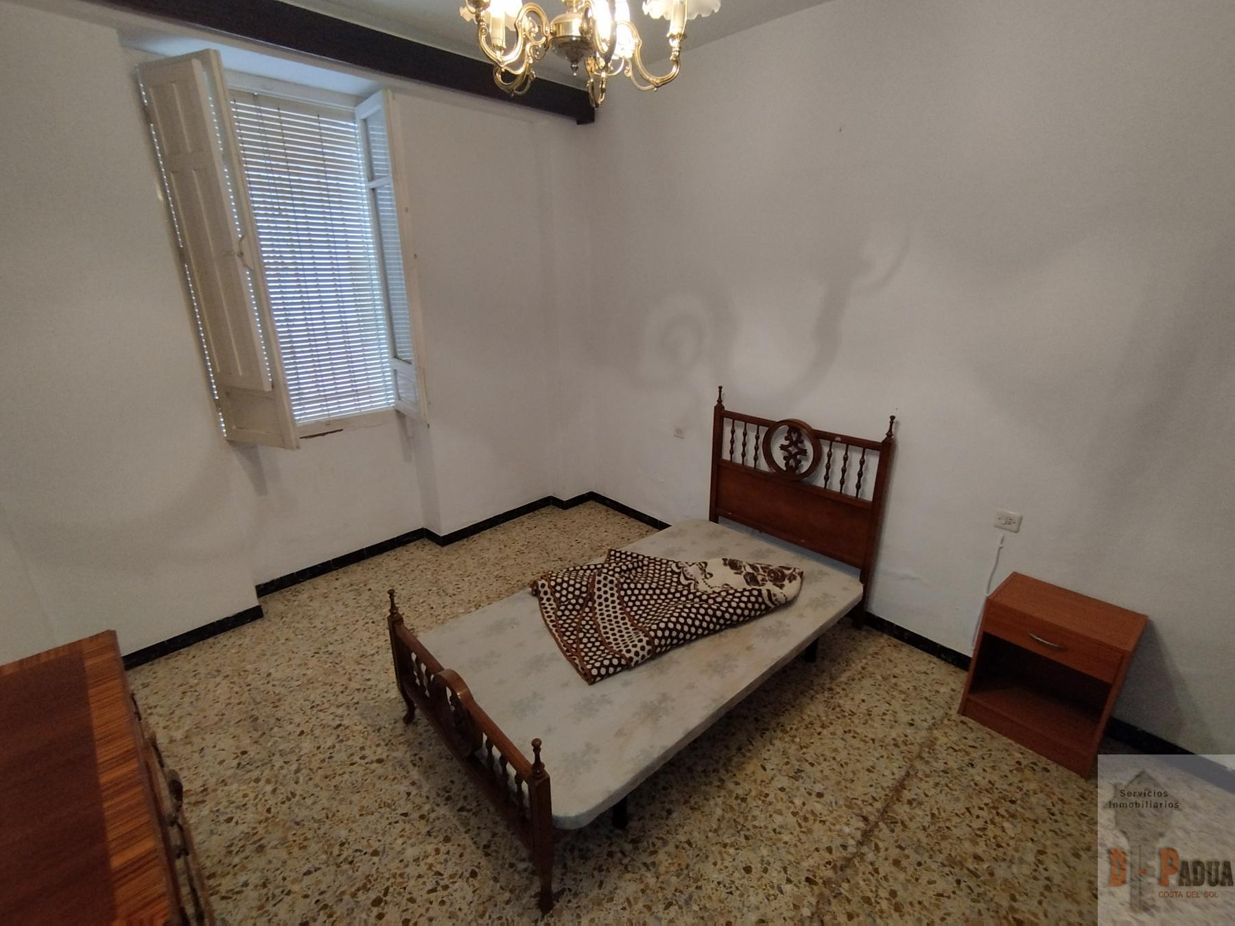 For sale of house in Campillos