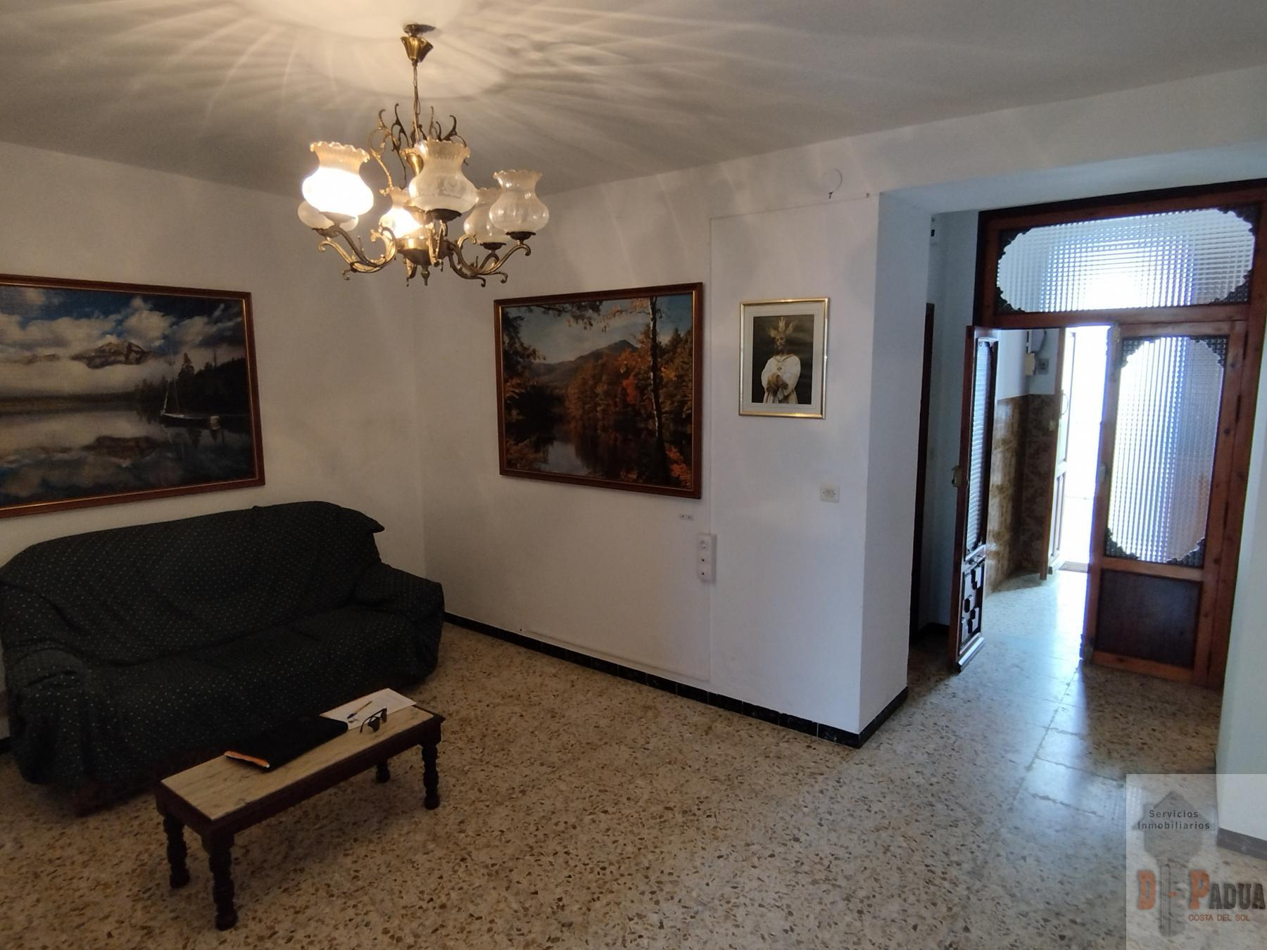 For sale of house in Campillos