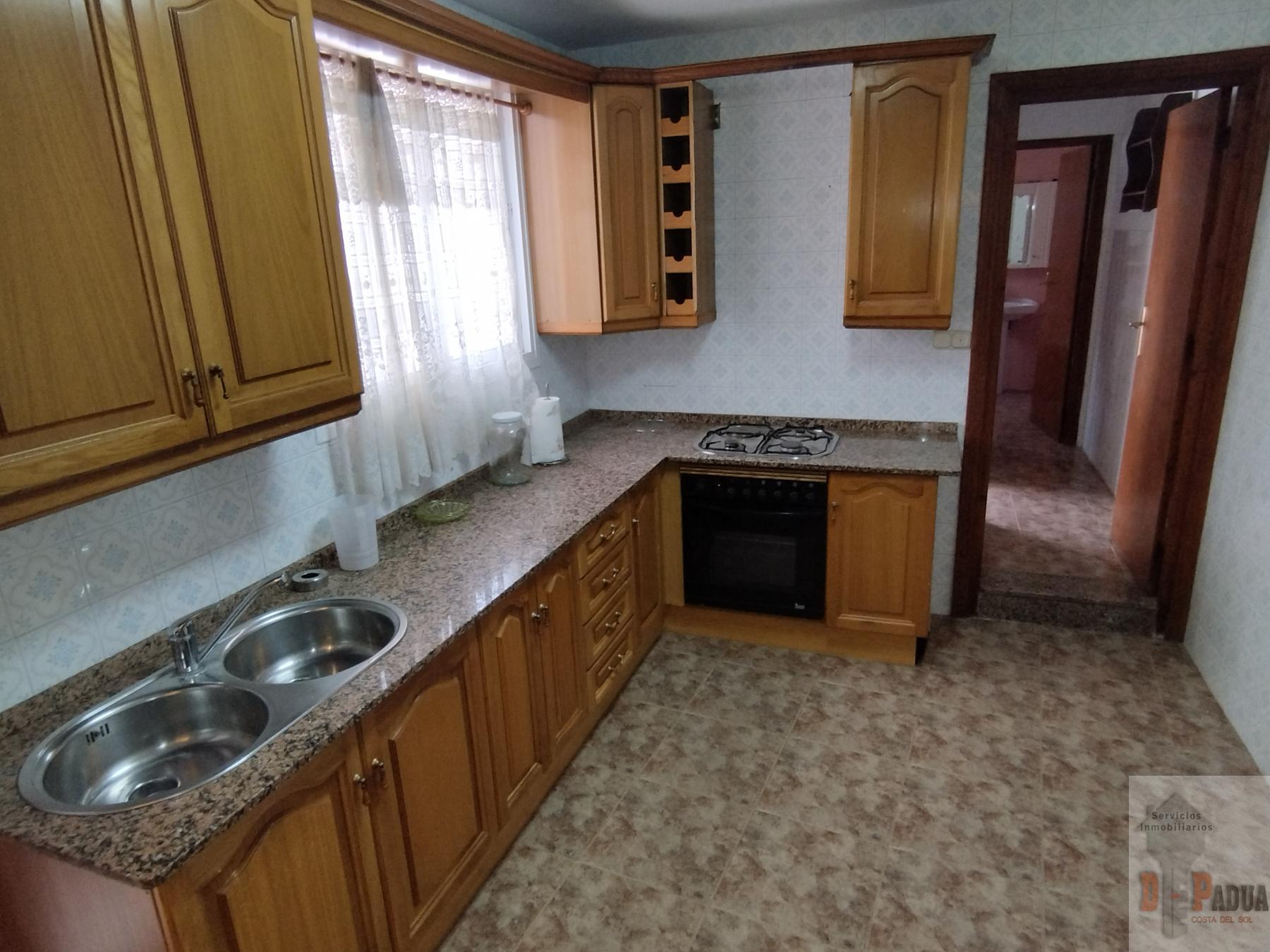 For sale of house in Campillos