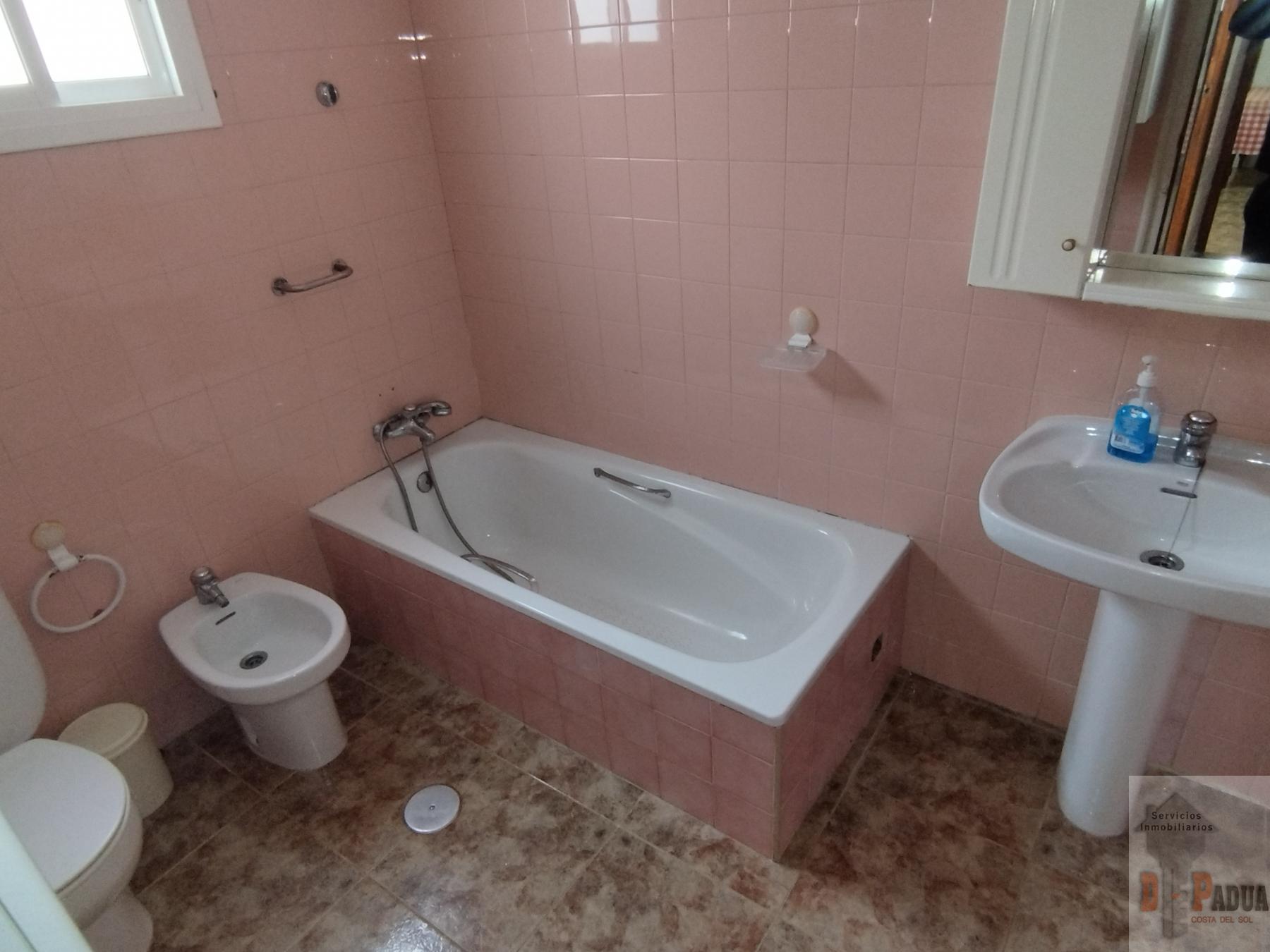 For sale of house in Campillos