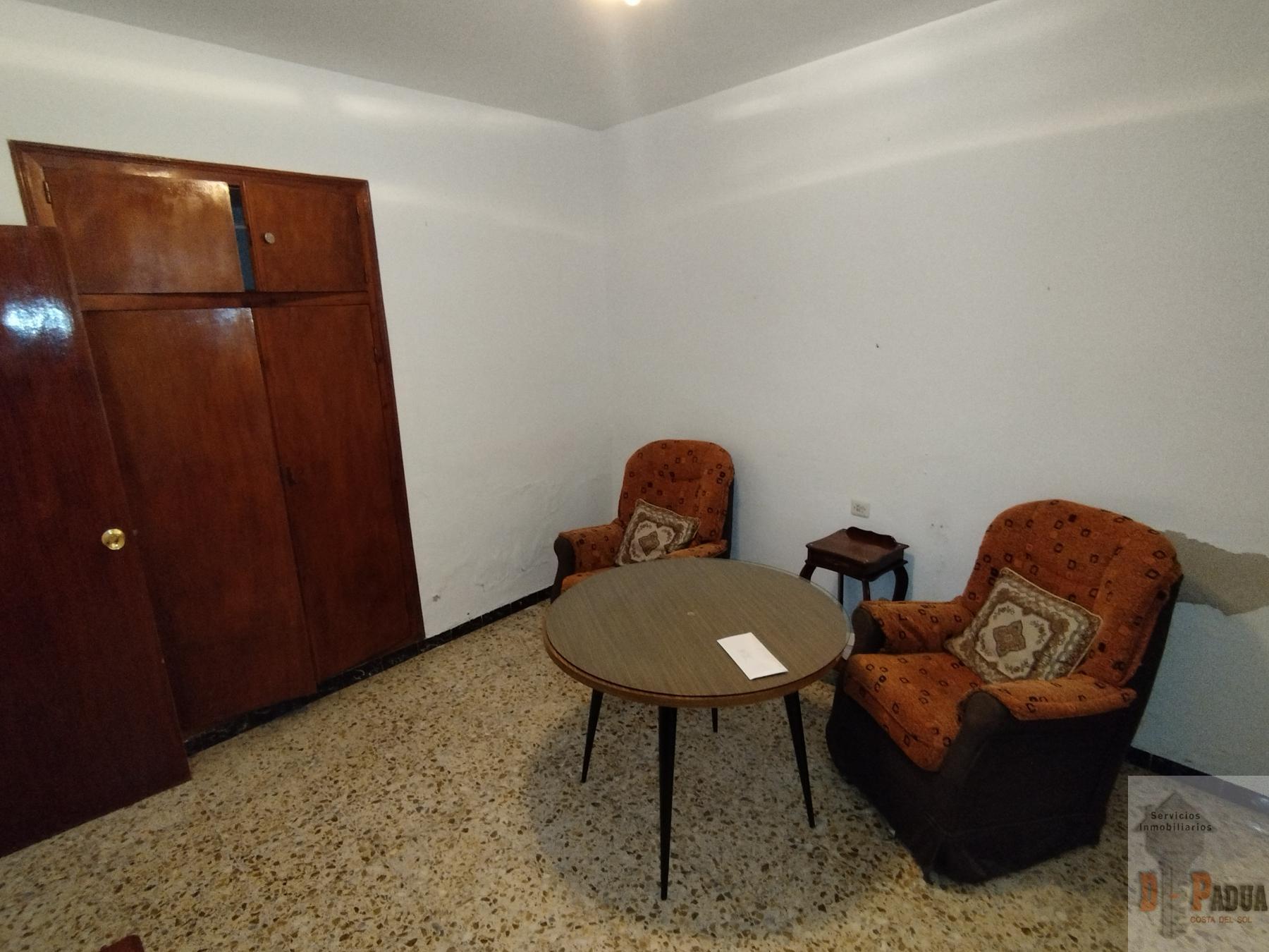 For sale of house in Campillos