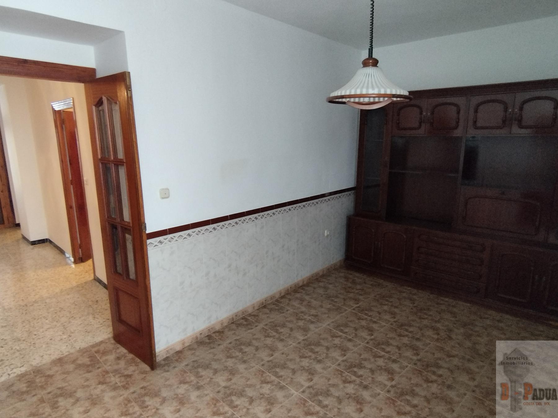 For sale of house in Campillos