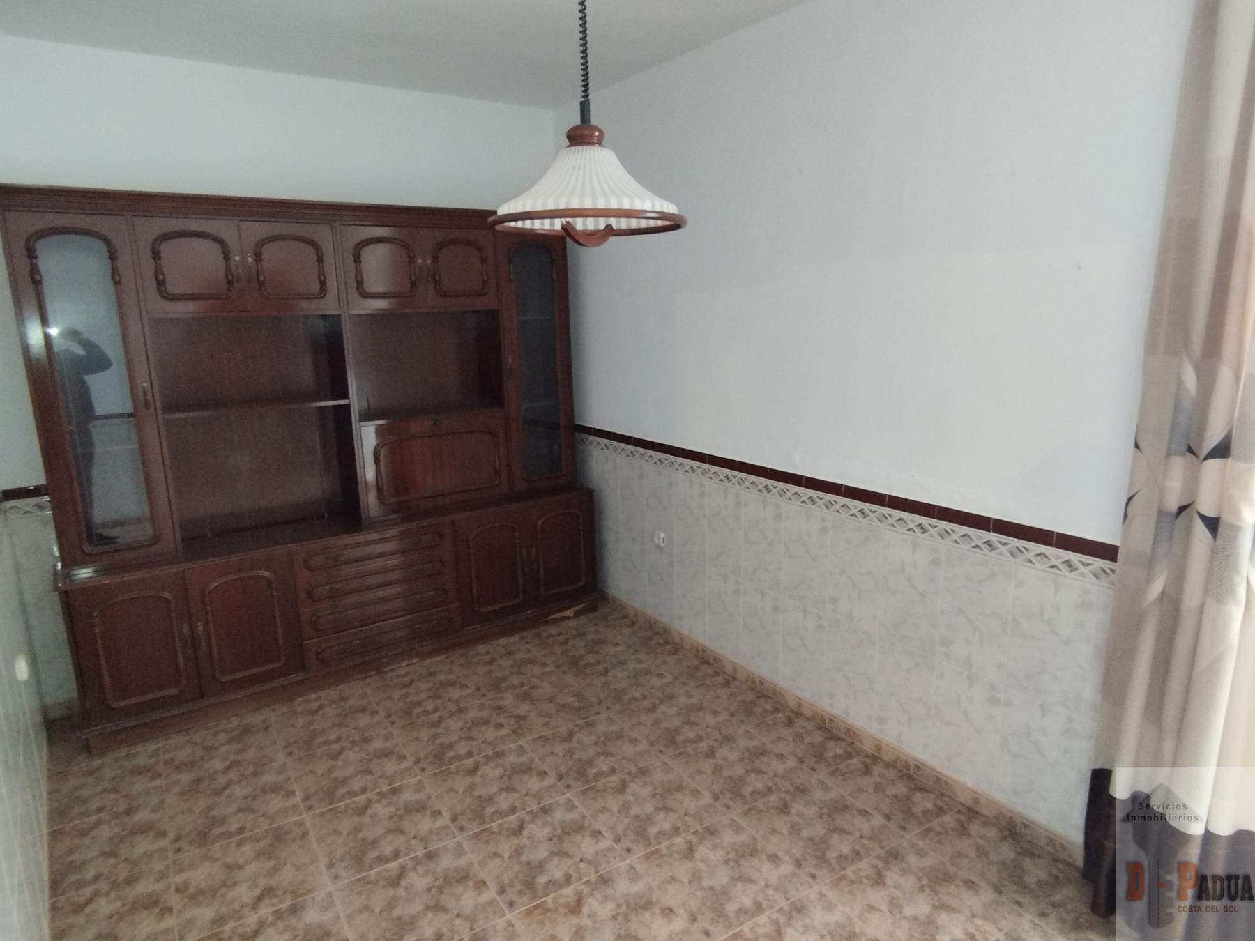 For sale of house in Campillos