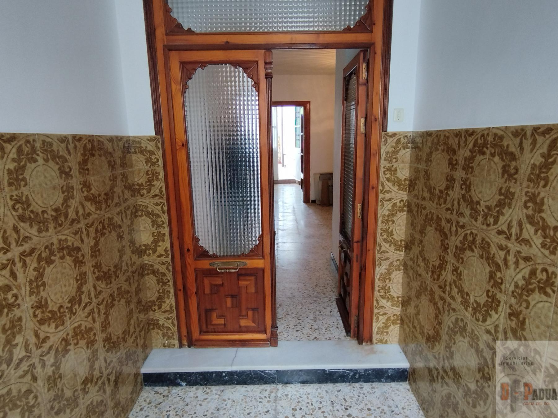 For sale of house in Campillos