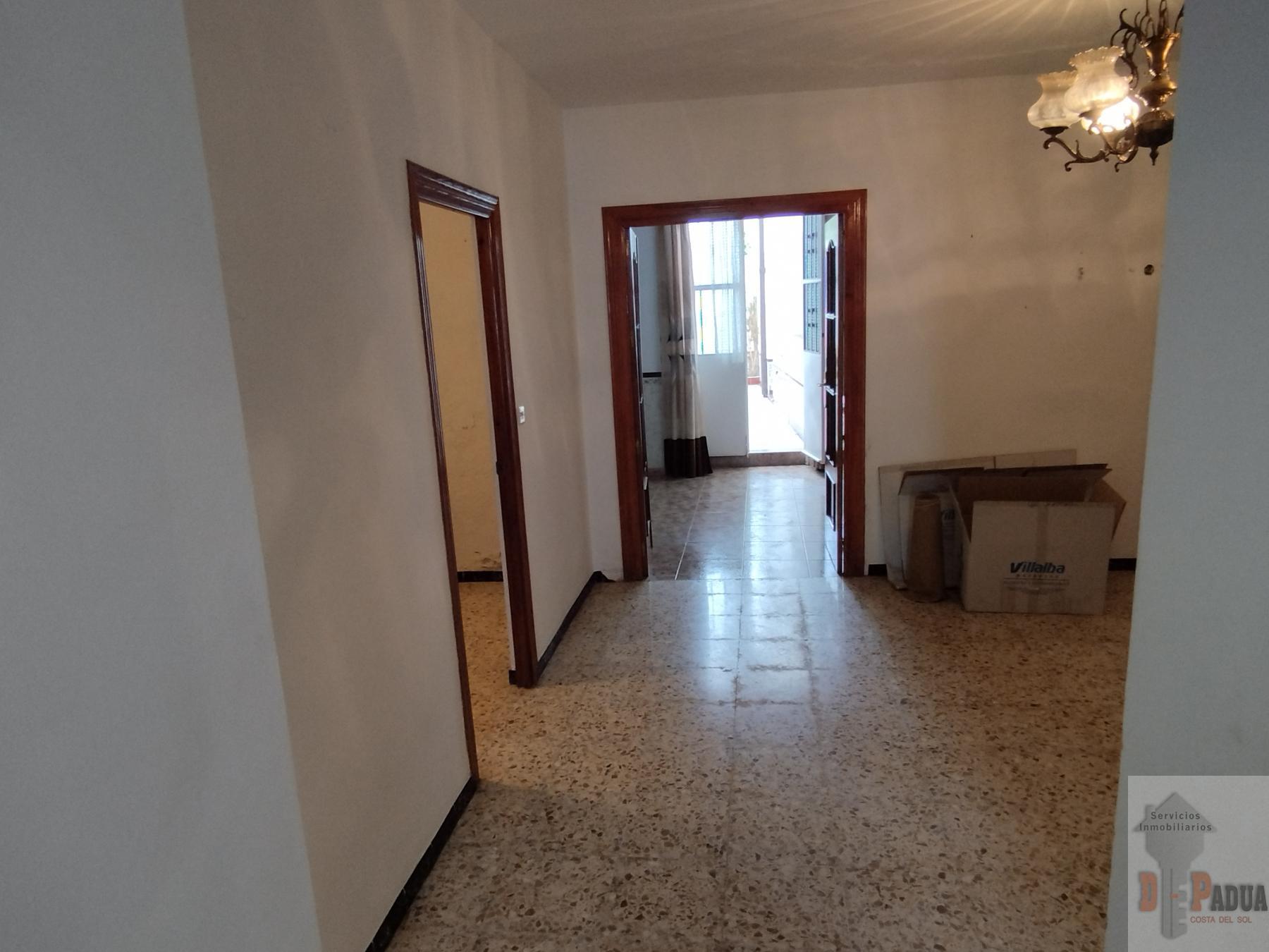 For sale of house in Campillos