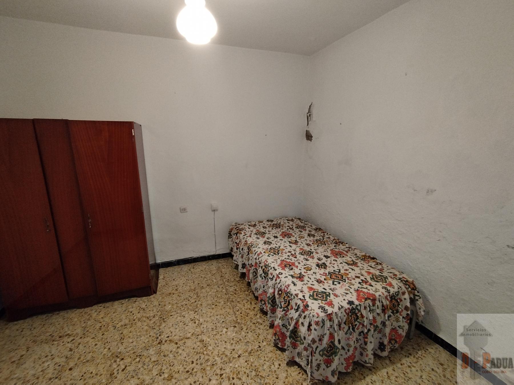 For sale of house in Campillos