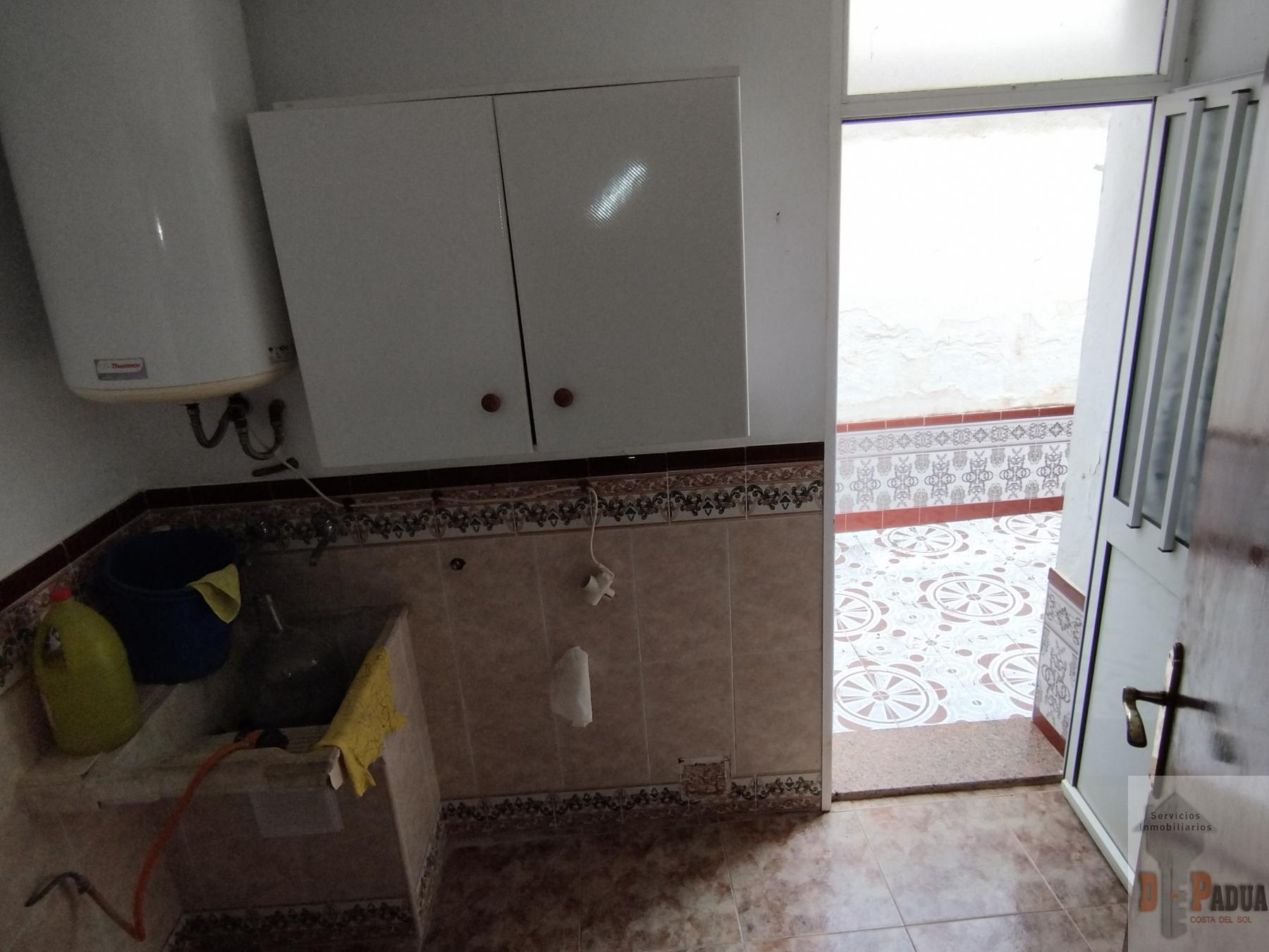 For sale of house in Campillos