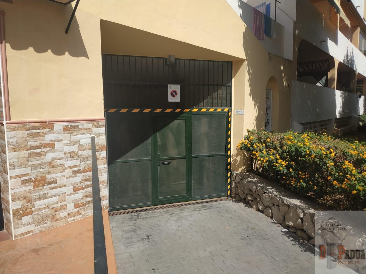 For sale of flat in Rincón de la Victoria