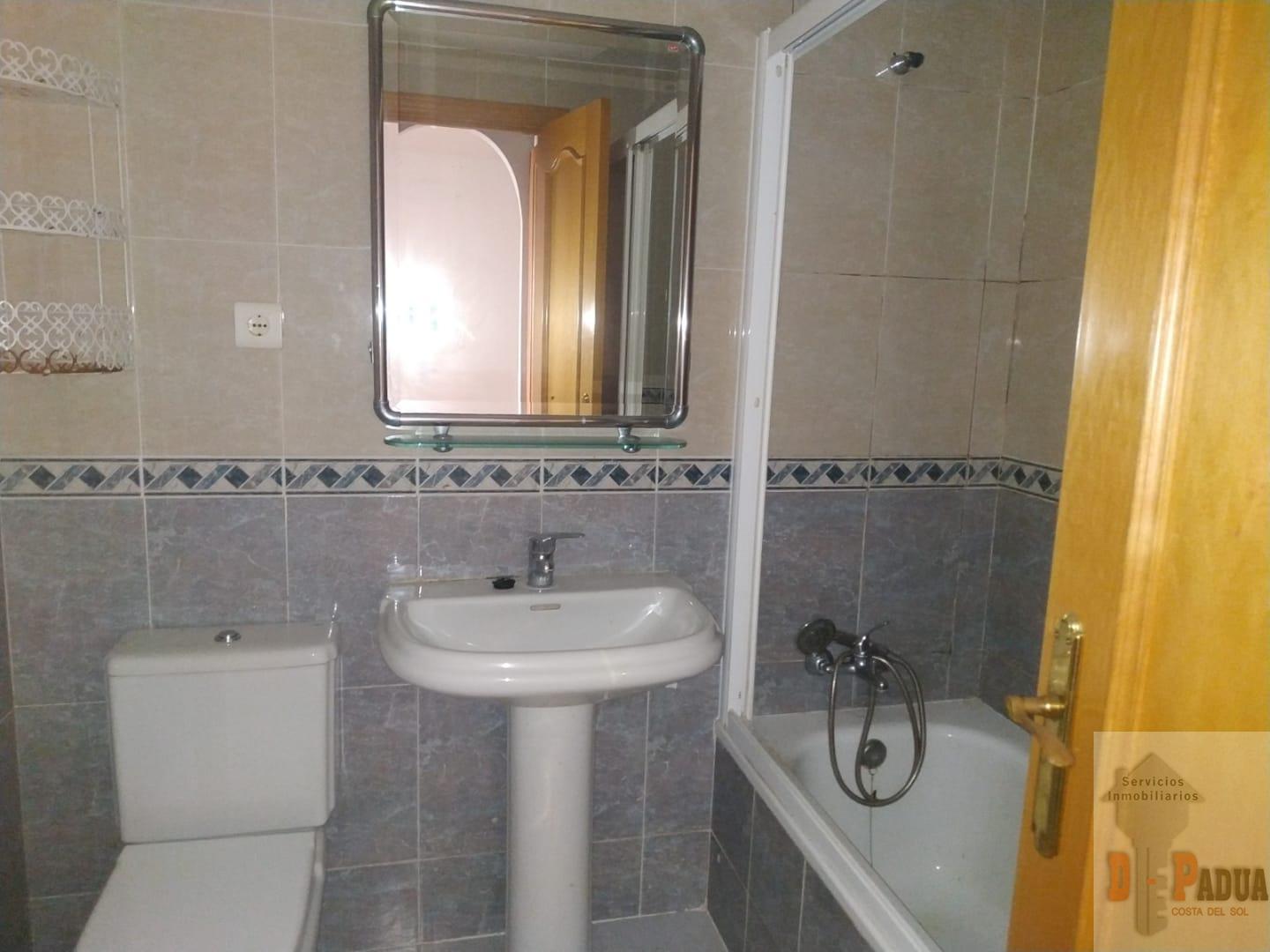 For sale of flat in Rincón de la Victoria