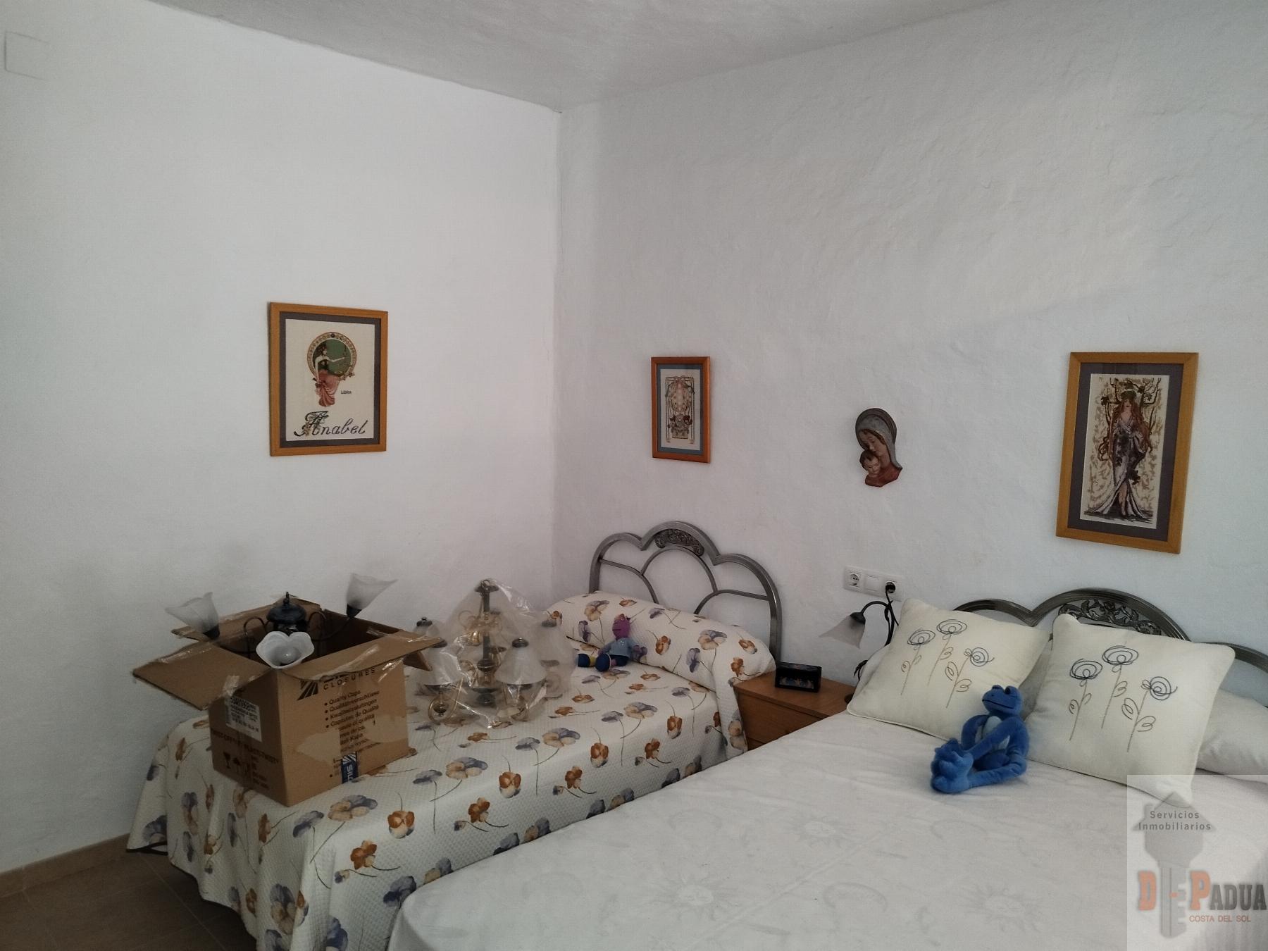 For sale of house in Almargen