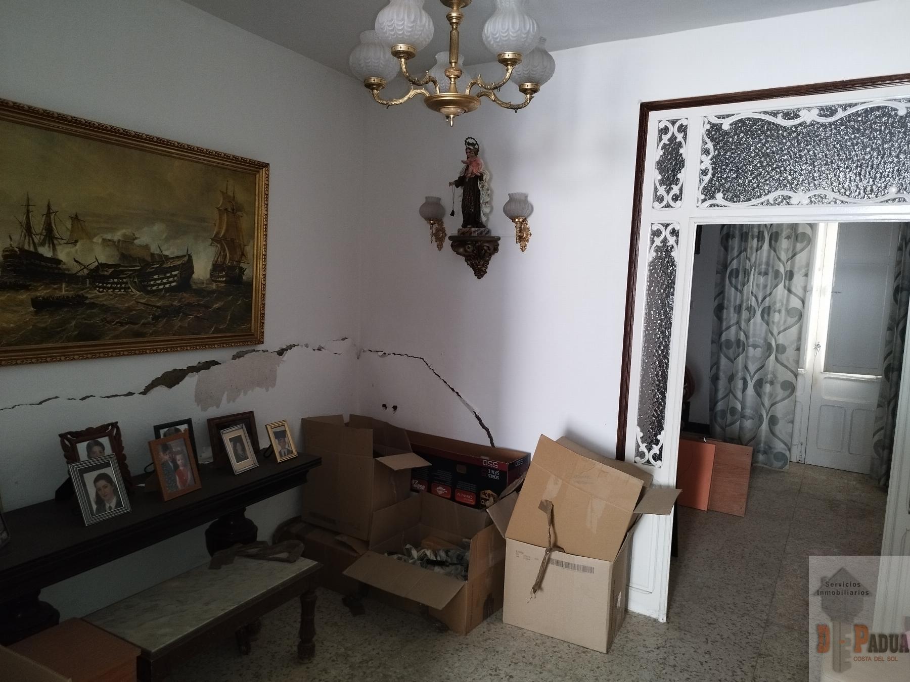 For sale of house in Campillos