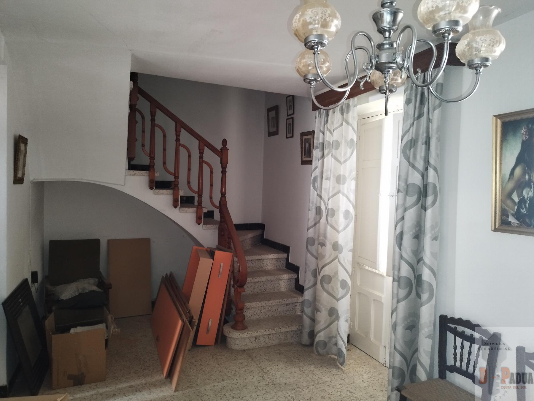 For sale of house in Campillos