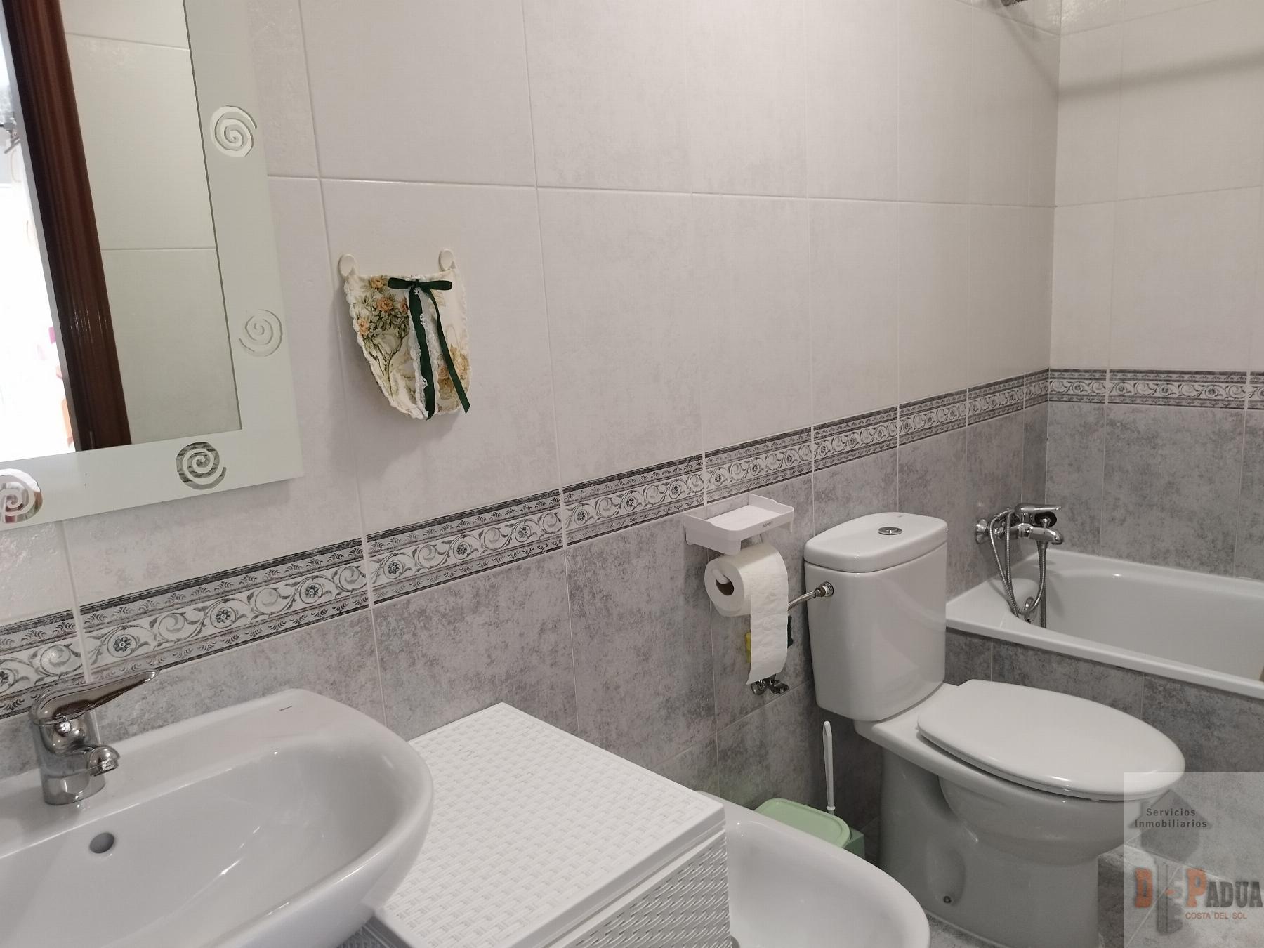 For sale of flat in Campillos