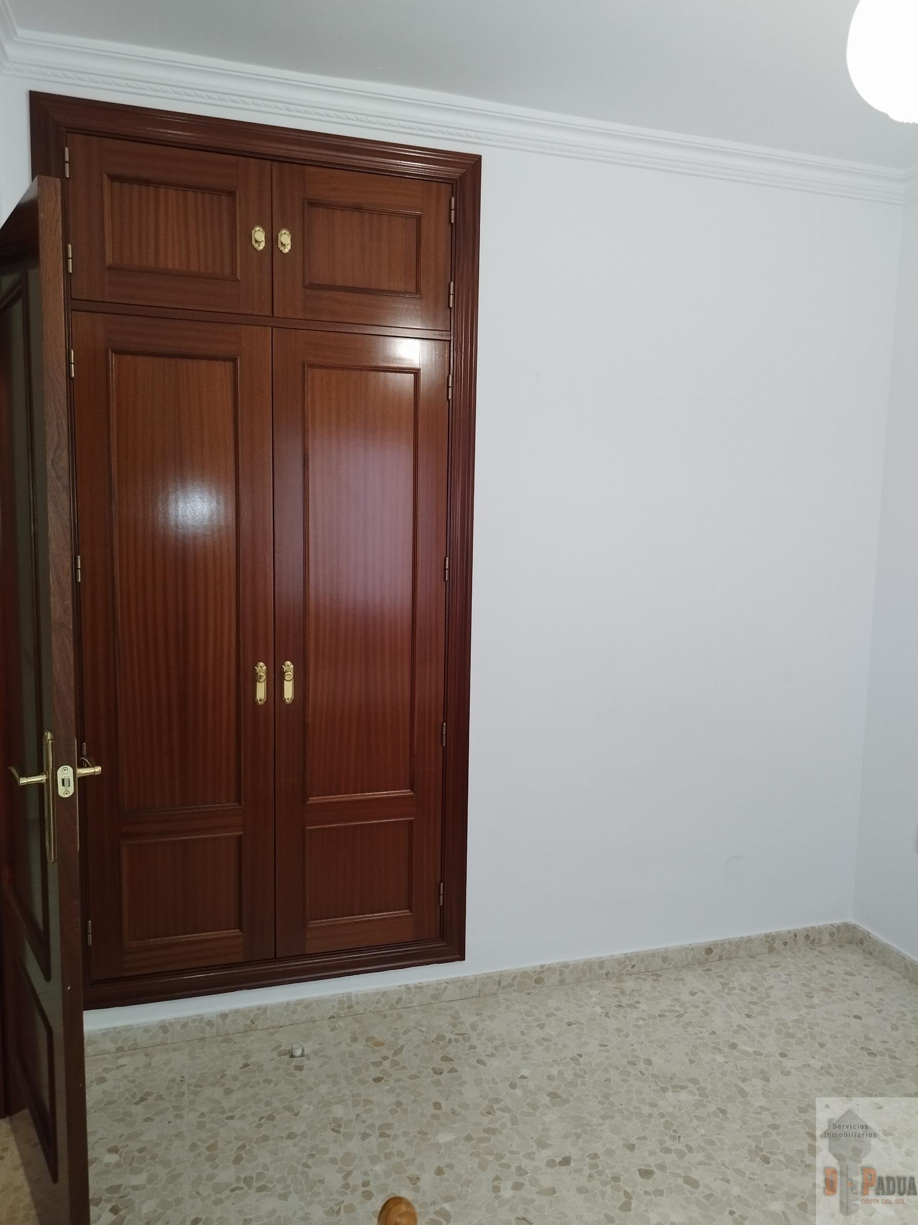 For sale of flat in Campillos