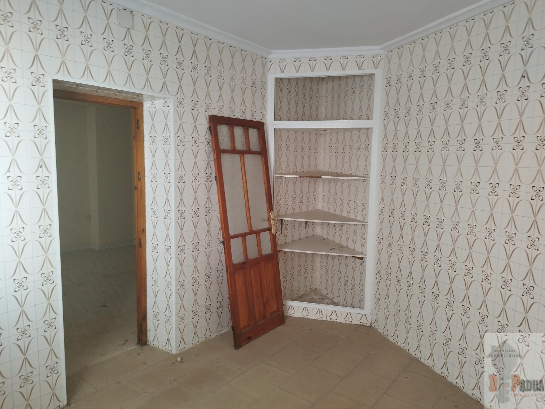 For sale of house in Campillos