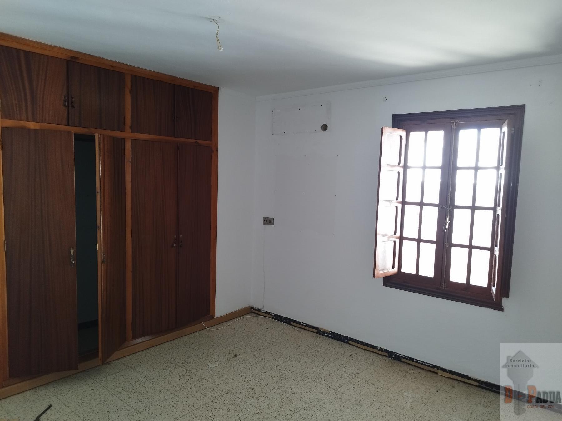 For sale of house in Campillos