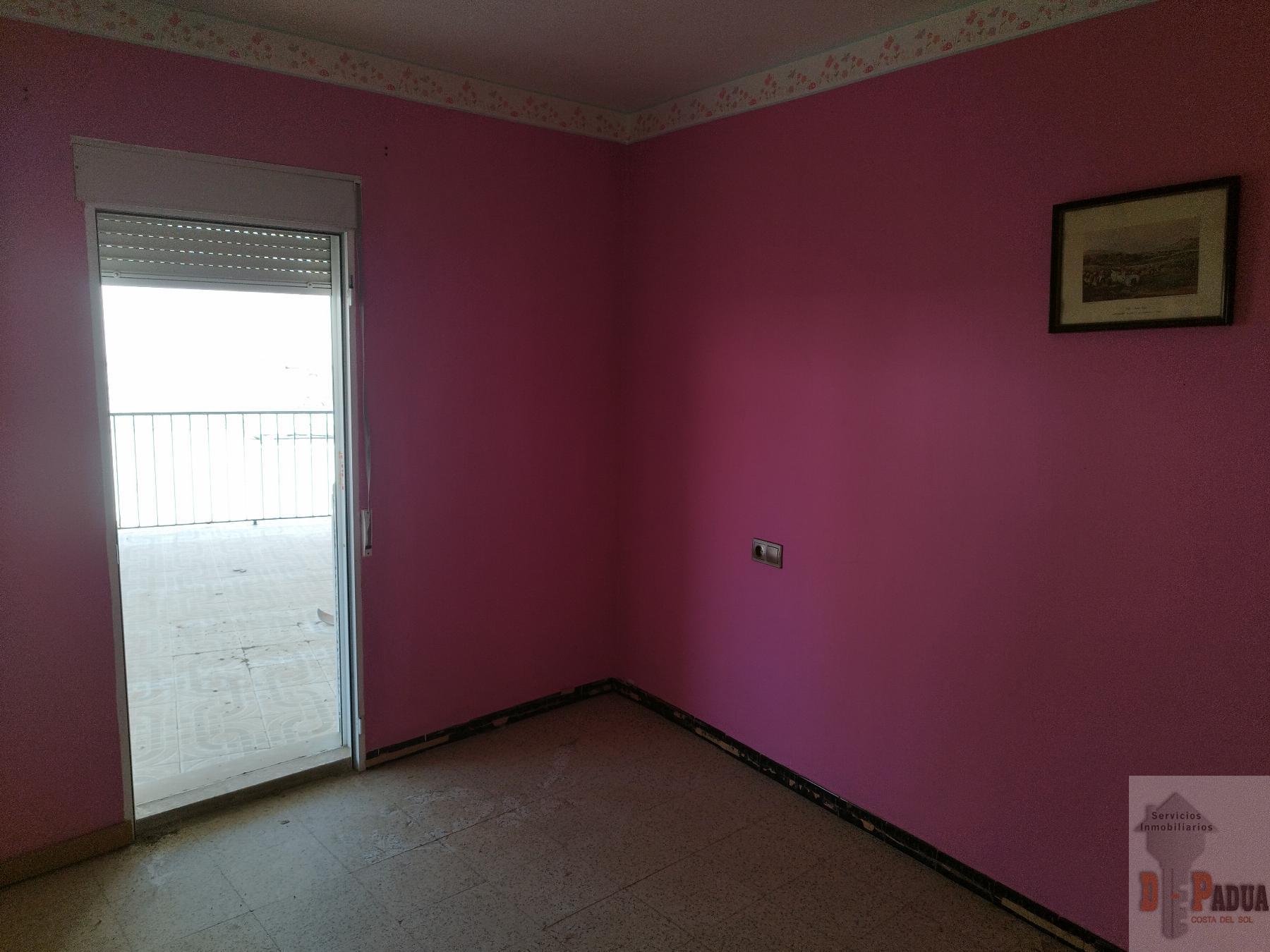 For sale of house in Campillos