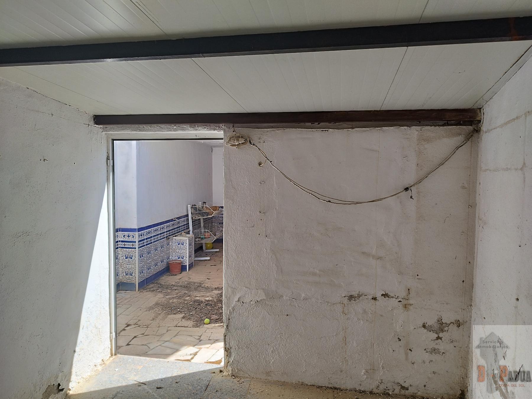 For sale of house in Campillos