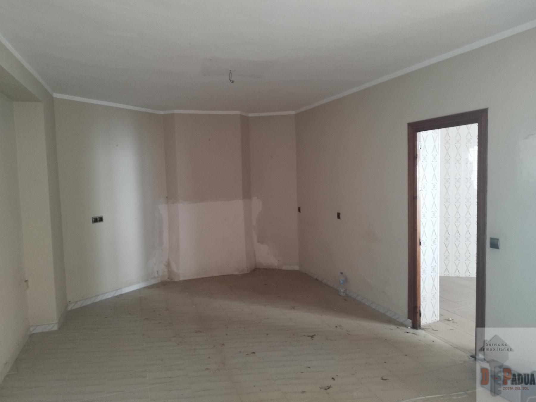 For sale of house in Campillos