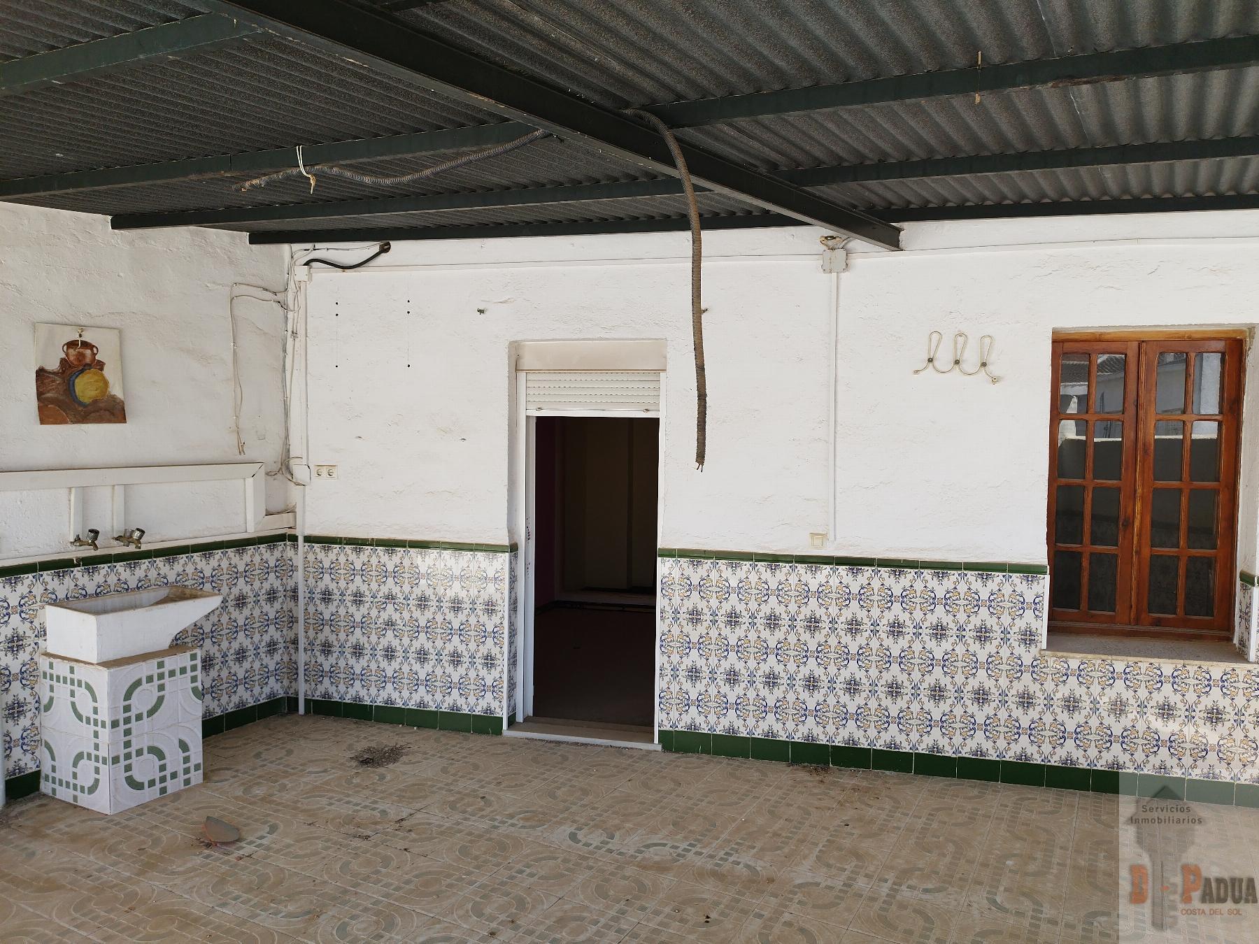 For sale of house in Campillos