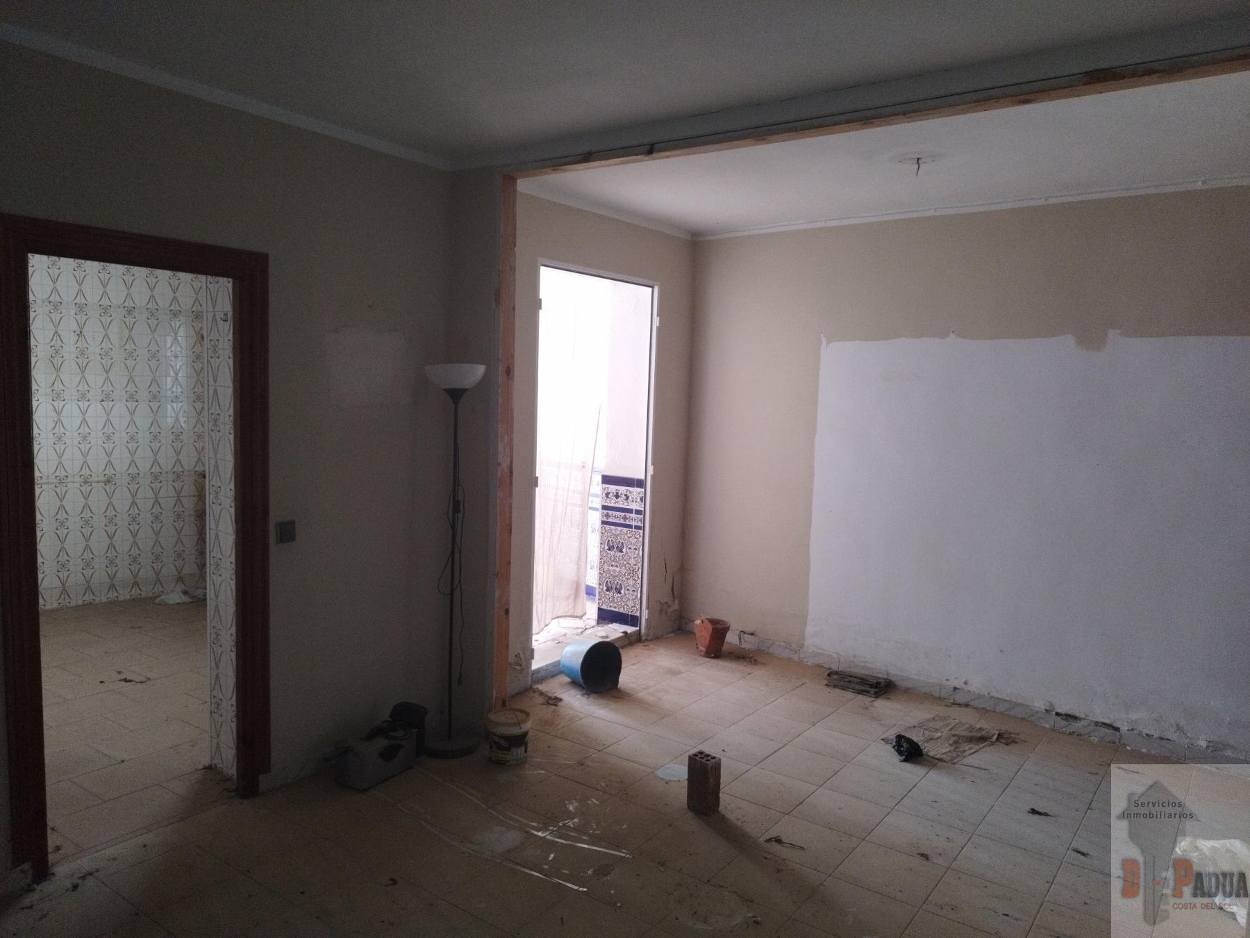 For sale of house in Campillos