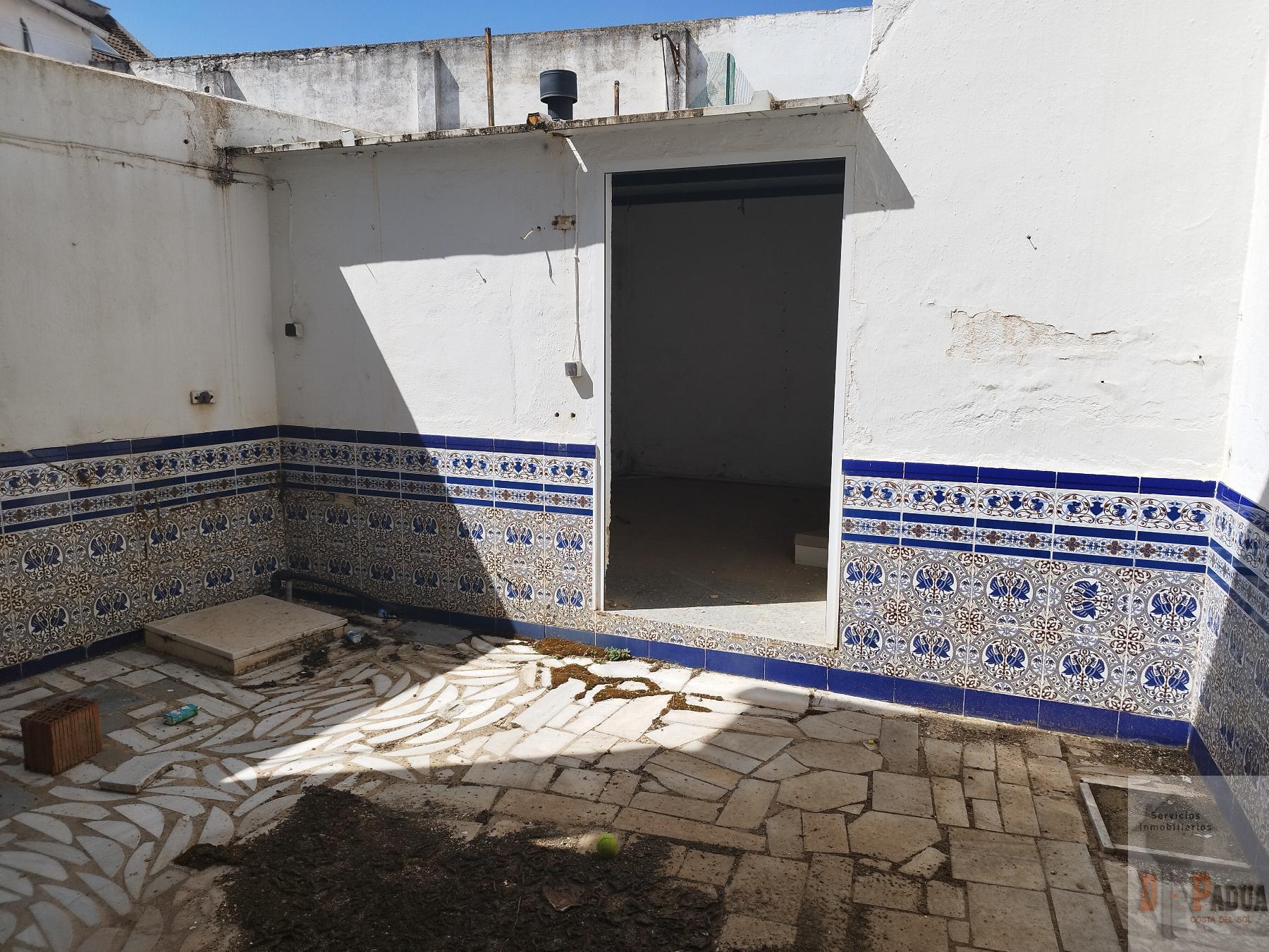 For sale of house in Campillos