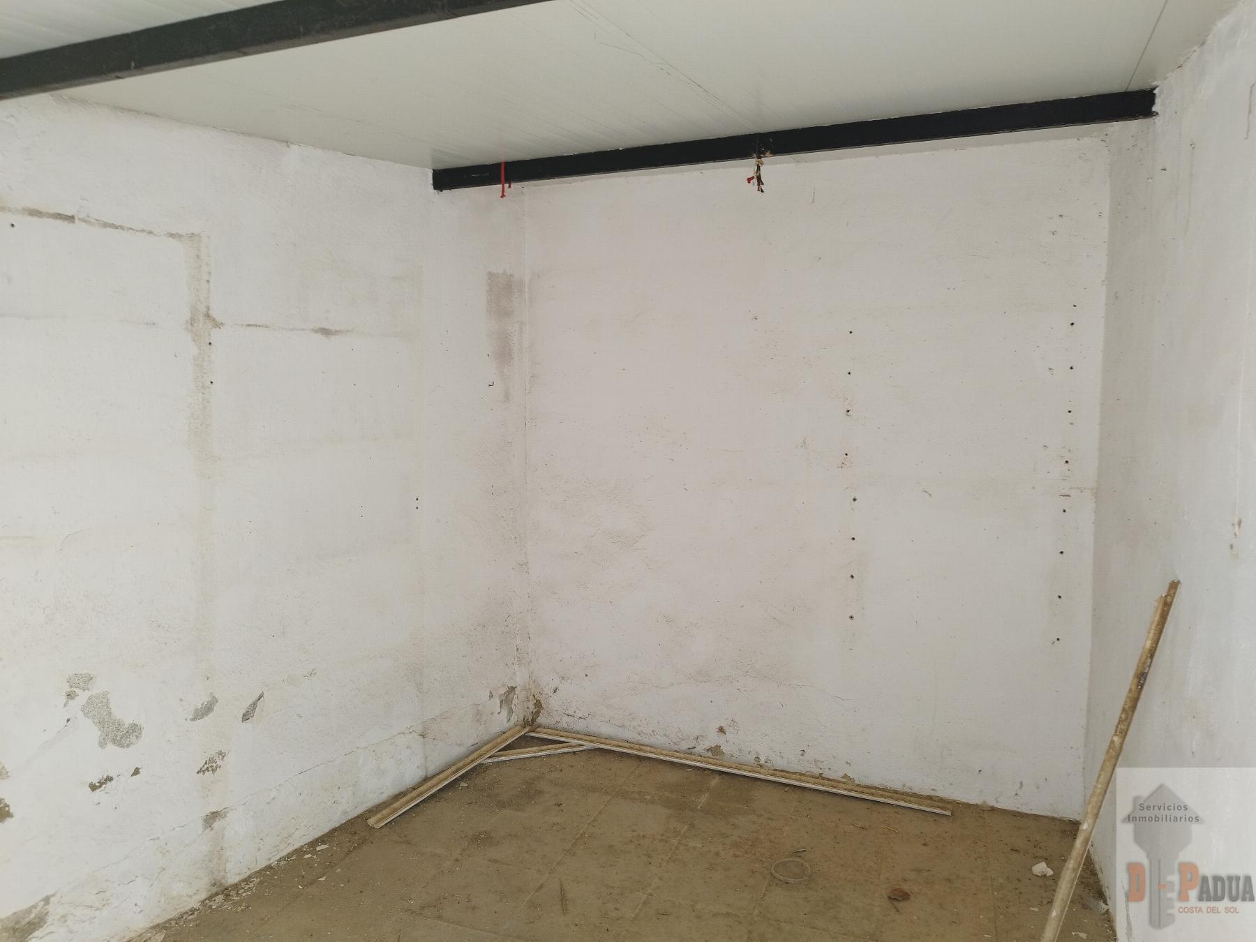 For sale of house in Campillos